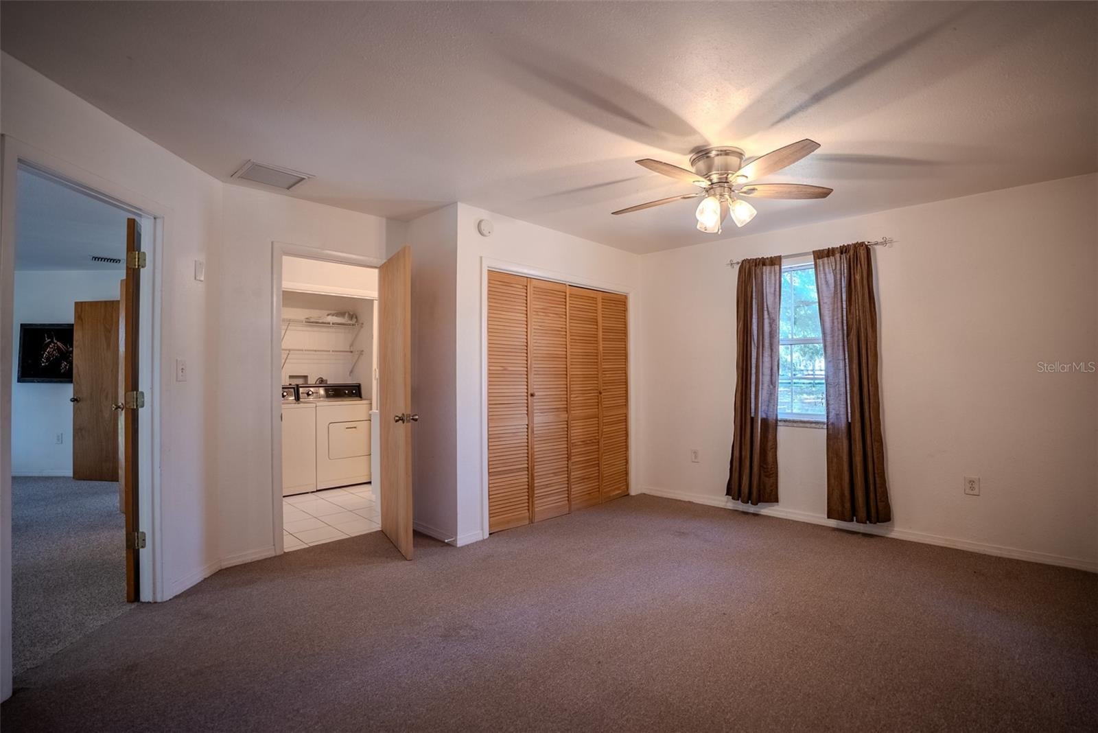 LADY LAKE, Florida, 32159, United States, 5 Bedrooms Bedrooms, ,3 BathroomsBathrooms,Residential,For Sale,1850305