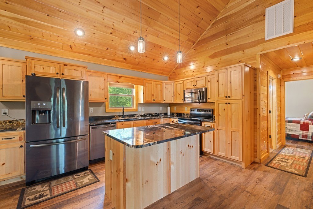 Murphy, North Carolina, 28906, United States, 4 Bedrooms Bedrooms, ,3 BathroomsBathrooms,Residential,For Sale,1905672