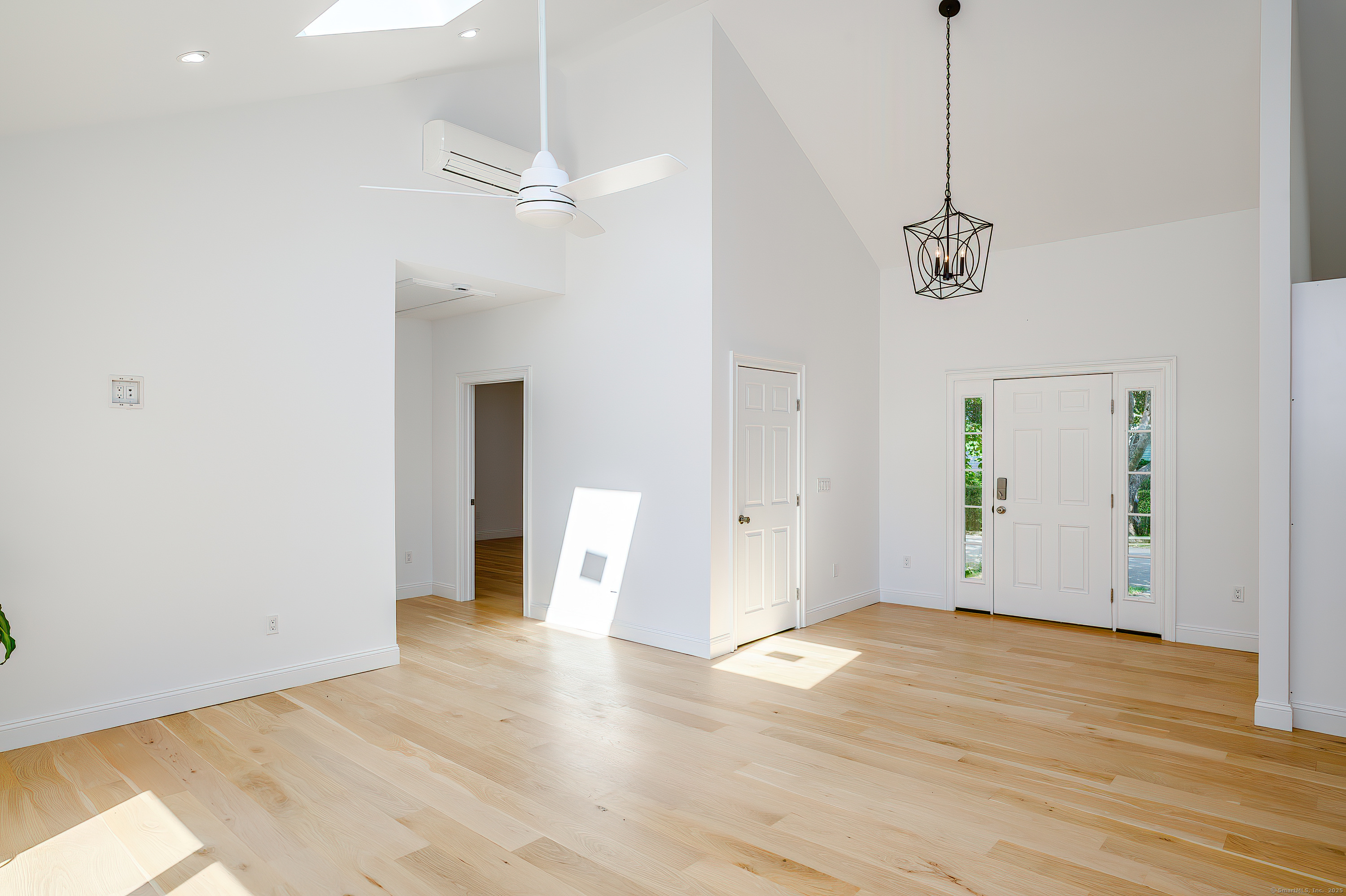 East Lyme, Connecticut, 06357, United States, 2 Bedrooms Bedrooms, ,3 BathroomsBathrooms,Residential,For Sale,1933174