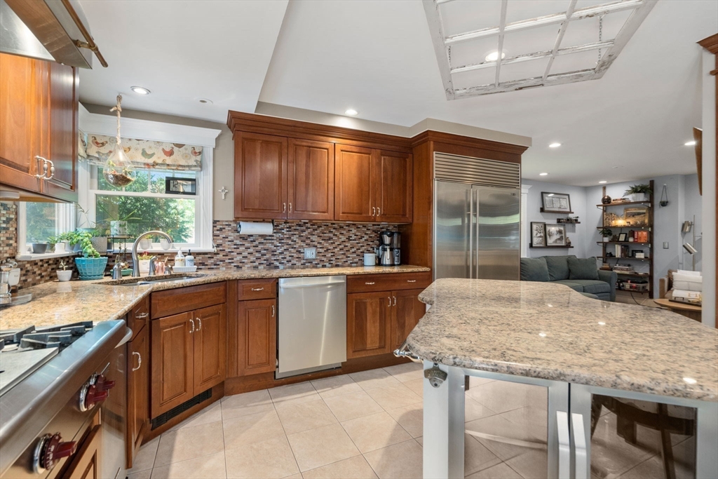 Swansea, Massachusetts, 02777, United States, 3 Bedrooms Bedrooms, ,2 BathroomsBathrooms,Residential,For Sale,1847611