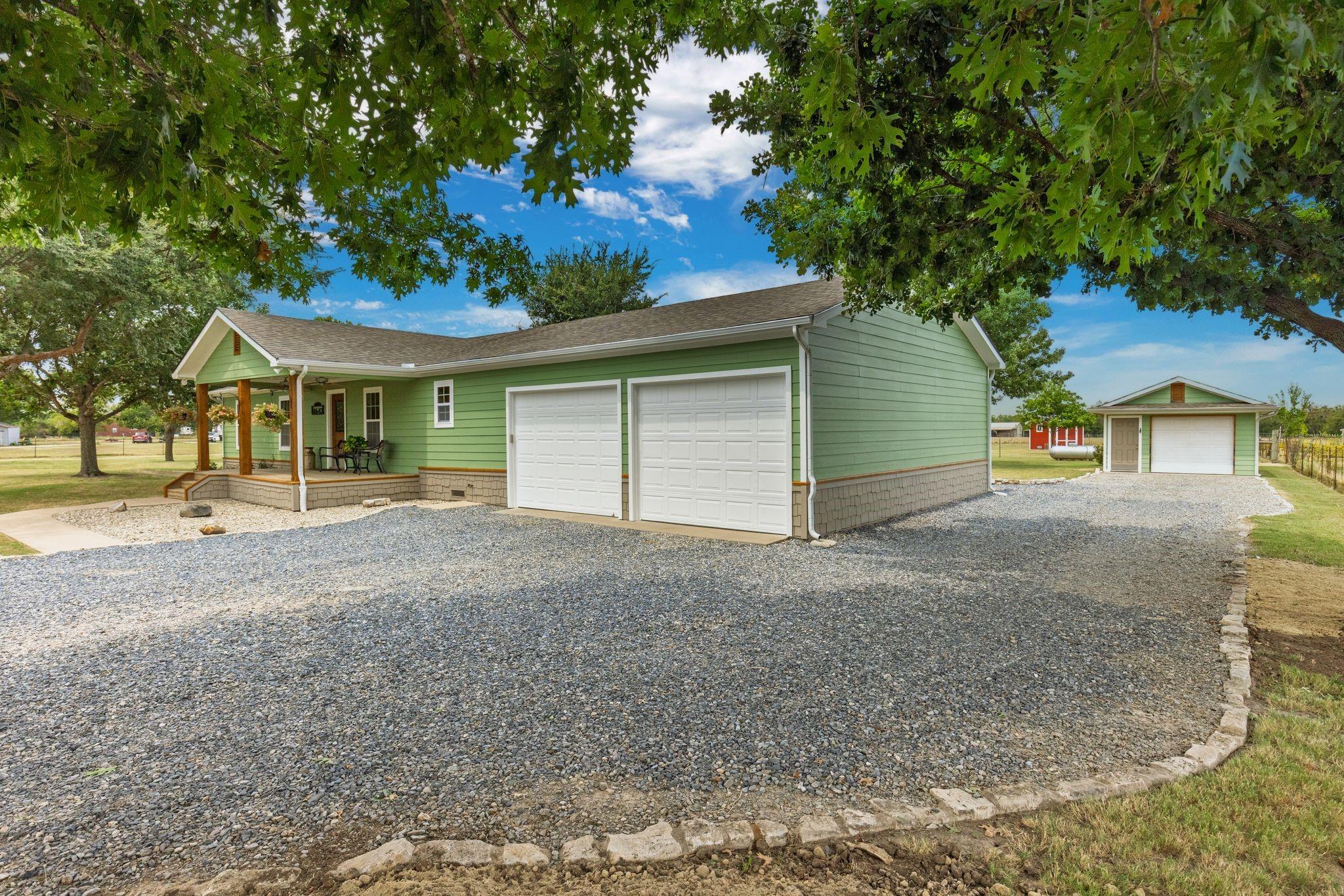 Caddo Mills, Texas, 75135, United States, 3 Bedrooms Bedrooms, ,2 BathroomsBathrooms,Residential,For Sale,1975401