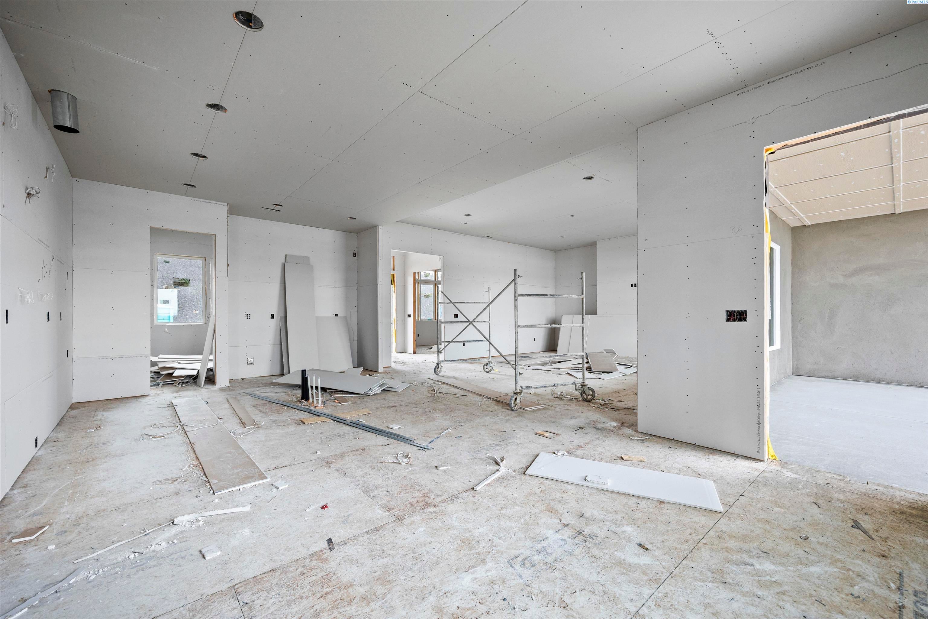 Pasco, Washington, 99301, United States, 4 Bedrooms Bedrooms, ,2 BathroomsBathrooms,Residential,For Sale,1978072