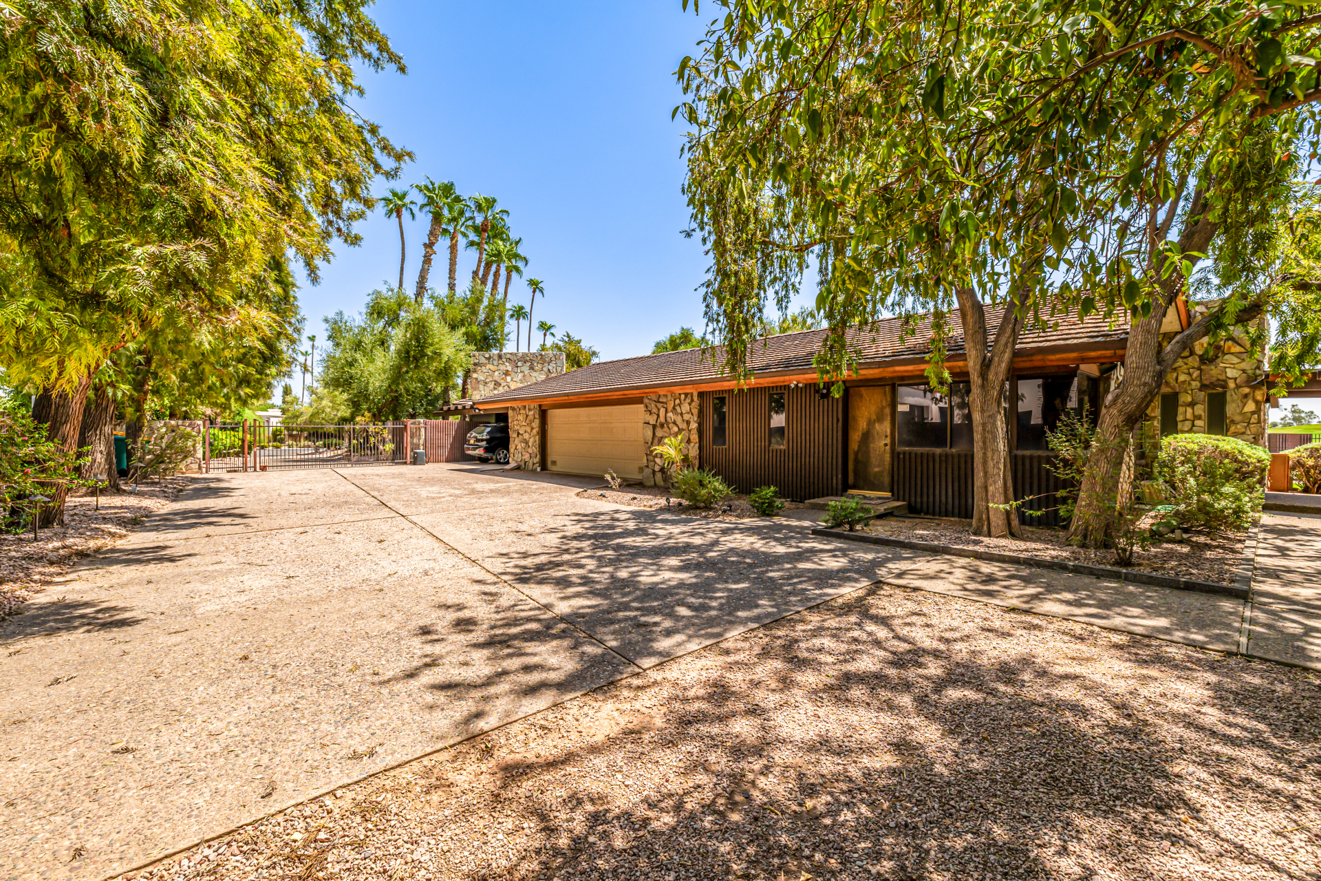 Paradise Valley, Arizona, 85253, United States, 4 Bedrooms Bedrooms, ,8 BathroomsBathrooms,Residential,For Sale,1914345