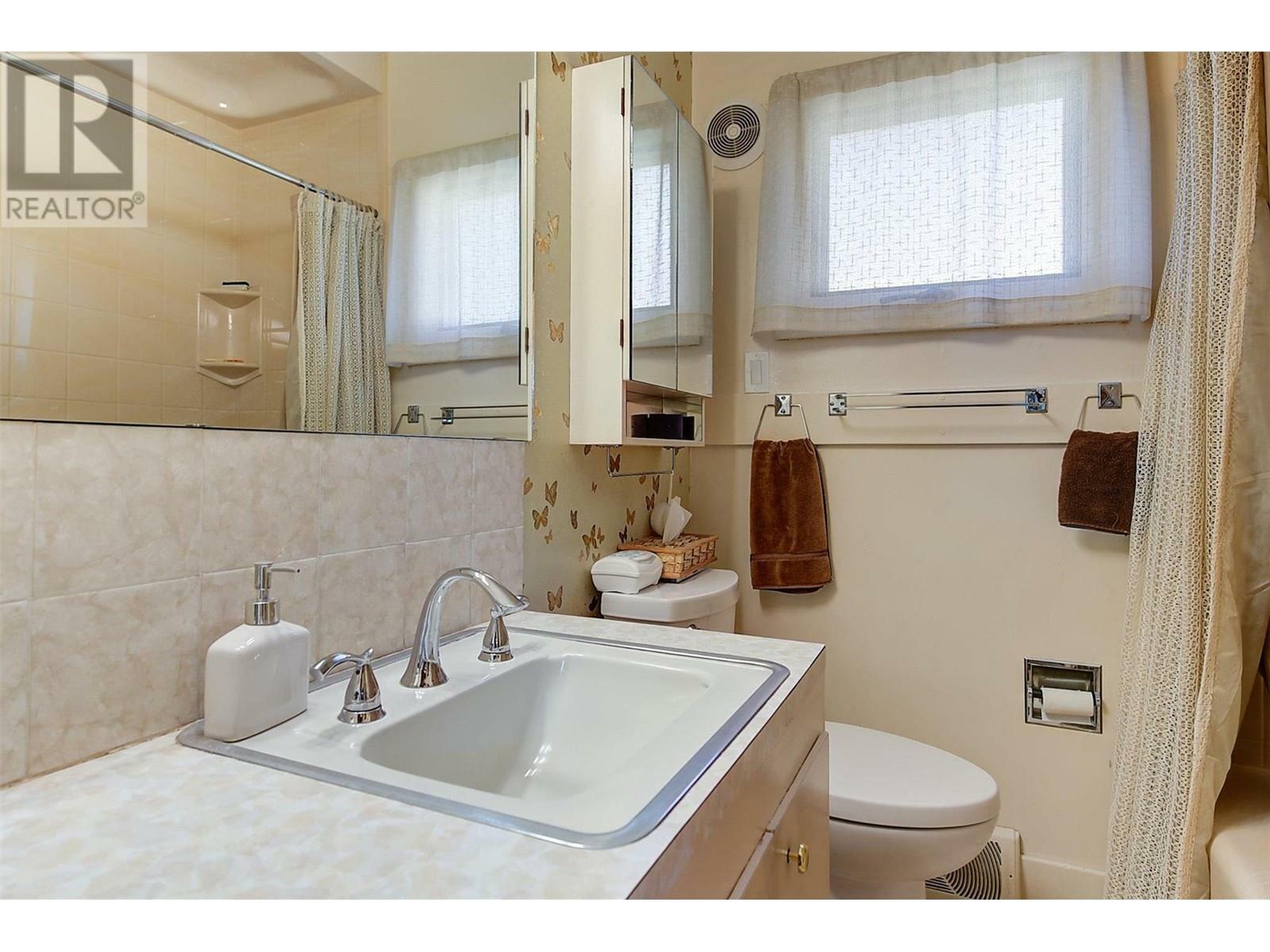 KELOWNA, British Columbia, V1Y 5C6, CA, 2 Bedrooms Bedrooms, ,1 BathroomBathrooms,Residential,For Sale,1961325