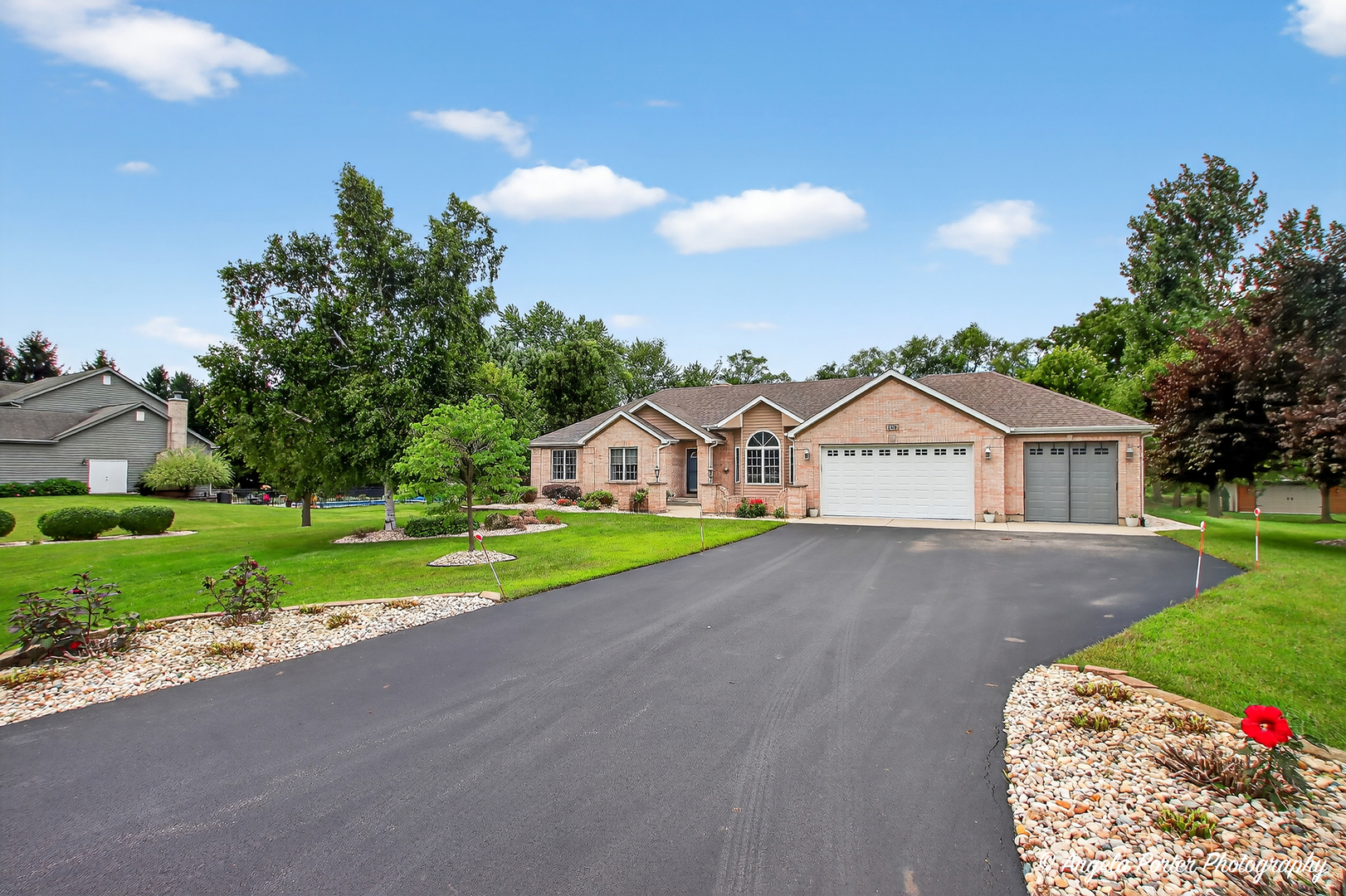 Mchenry, Illinois, 60051, United States, 4 Bedrooms Bedrooms, ,4 BathroomsBathrooms,Residential,For Sale,1916505