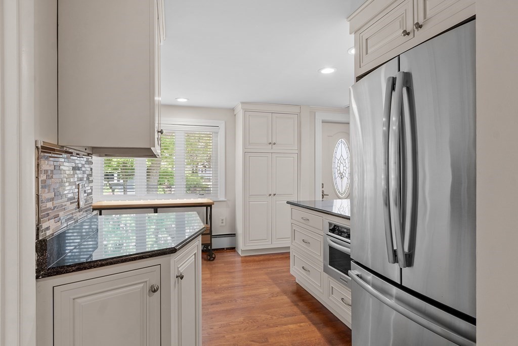 Malden, Massachusetts, 02148, United States, 3 Bedrooms Bedrooms, ,2 BathroomsBathrooms,Residential,For Sale,1938080