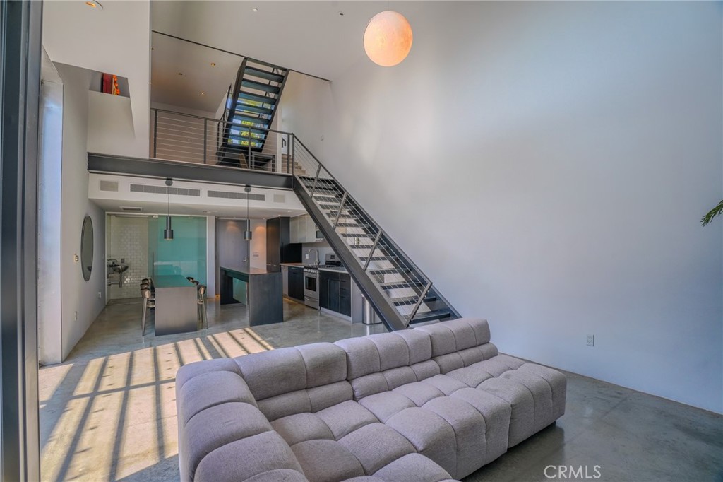 West Hollywood, California, 90046, United States, 1 Bedroom Bedrooms, ,2 BathroomsBathrooms,Residential,For Sale,1913666