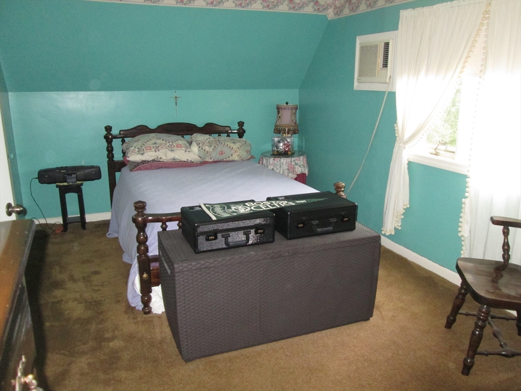 Melrose, Massachusetts, 02176, United States, 4 Bedrooms Bedrooms, ,2 BathroomsBathrooms,Residential,For Sale,1950992