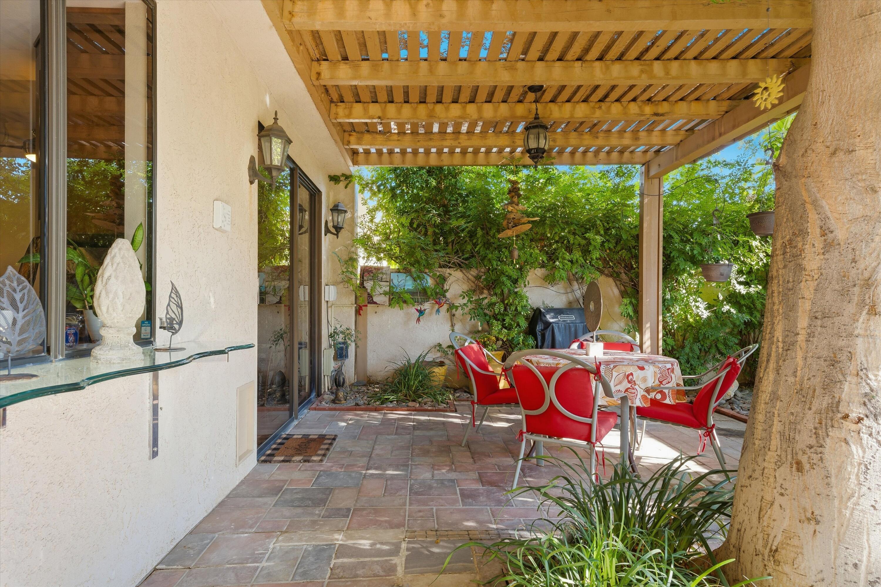 Rancho Mirage, California, 92270, United States, 2 Bedrooms Bedrooms, ,2 BathroomsBathrooms,Residential,For Sale,1993377