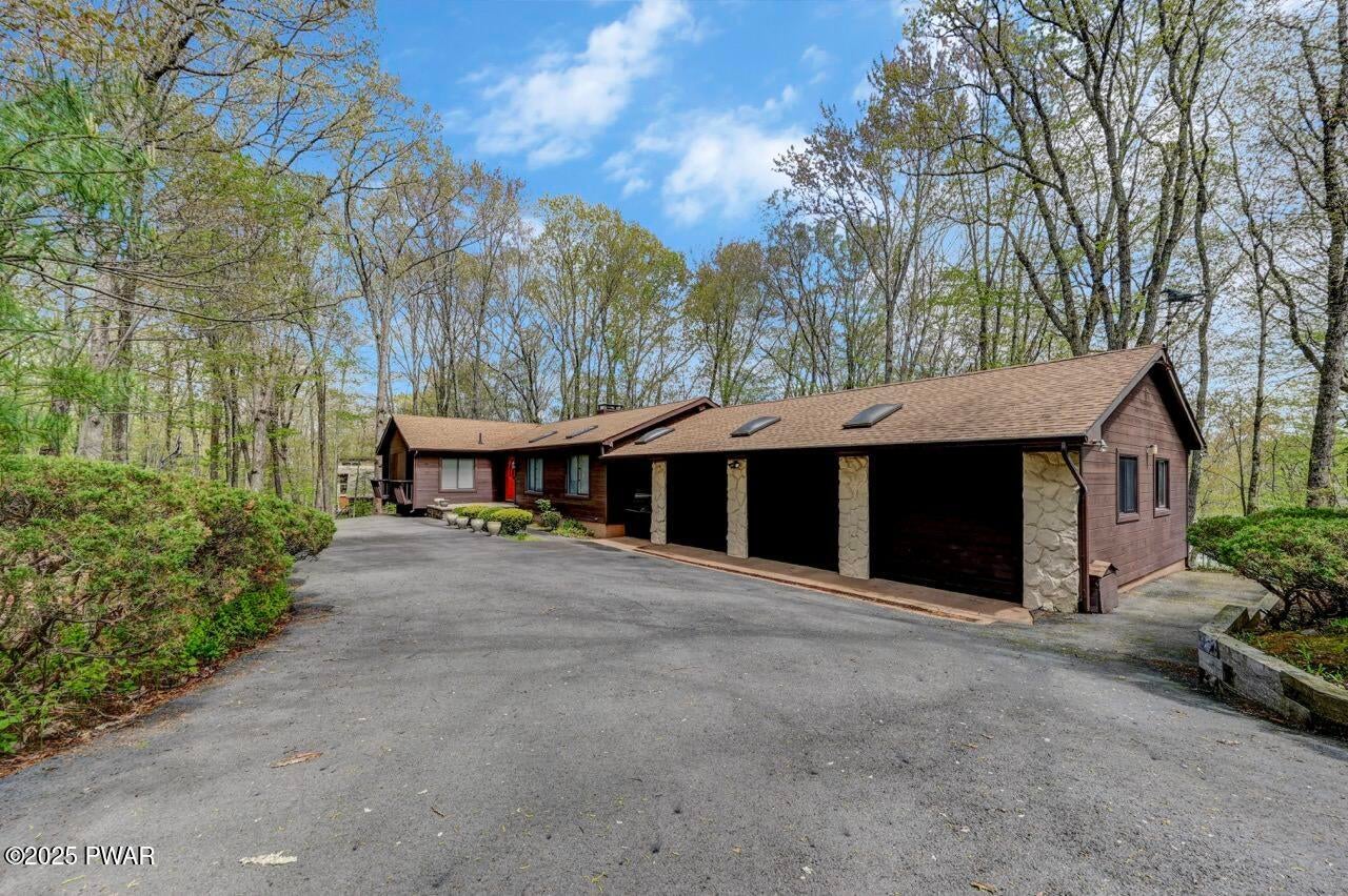 Lords Valley, Pennsylvania, 18428, United States, 5 Bedrooms Bedrooms, ,3 BathroomsBathrooms,Residential,For Sale,1977416