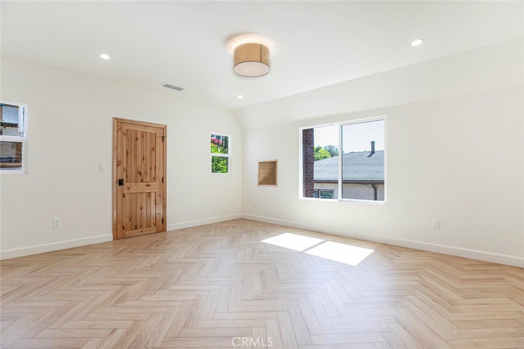 Los Angeles, California, 90027, United States, 4 Bedrooms Bedrooms, ,3 BathroomsBathrooms,Residential,For Sale,1942315