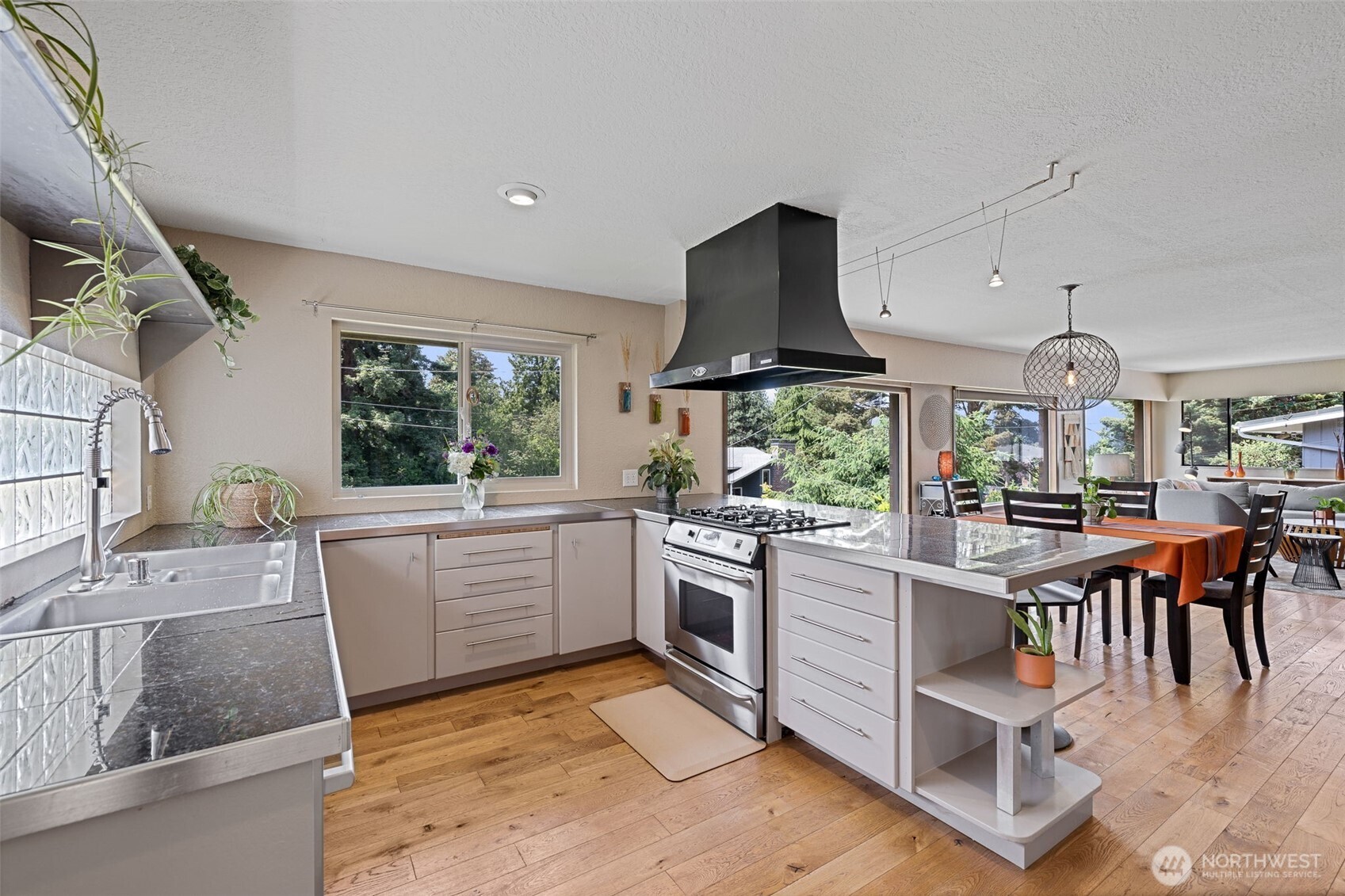 Seattle, Washington, 98117, United States, 4 Bedrooms Bedrooms, ,2 BathroomsBathrooms,Residential,For Sale,1846513