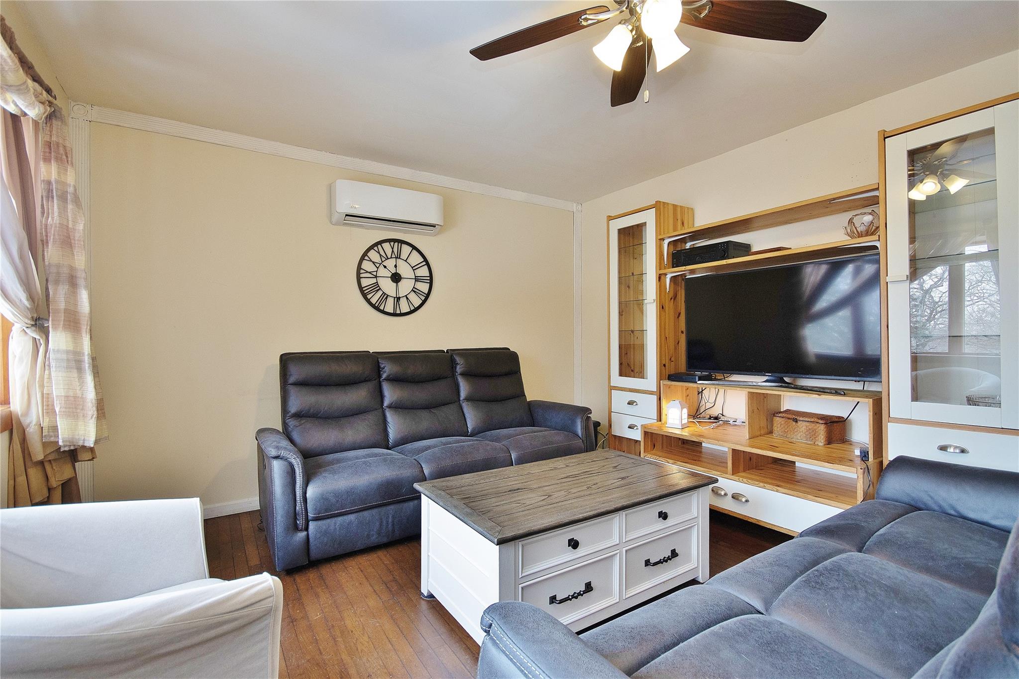 Garnerville, New York, 10923, United States, 5 Bedrooms Bedrooms, ,2 BathroomsBathrooms,Residential,For Sale,1927826