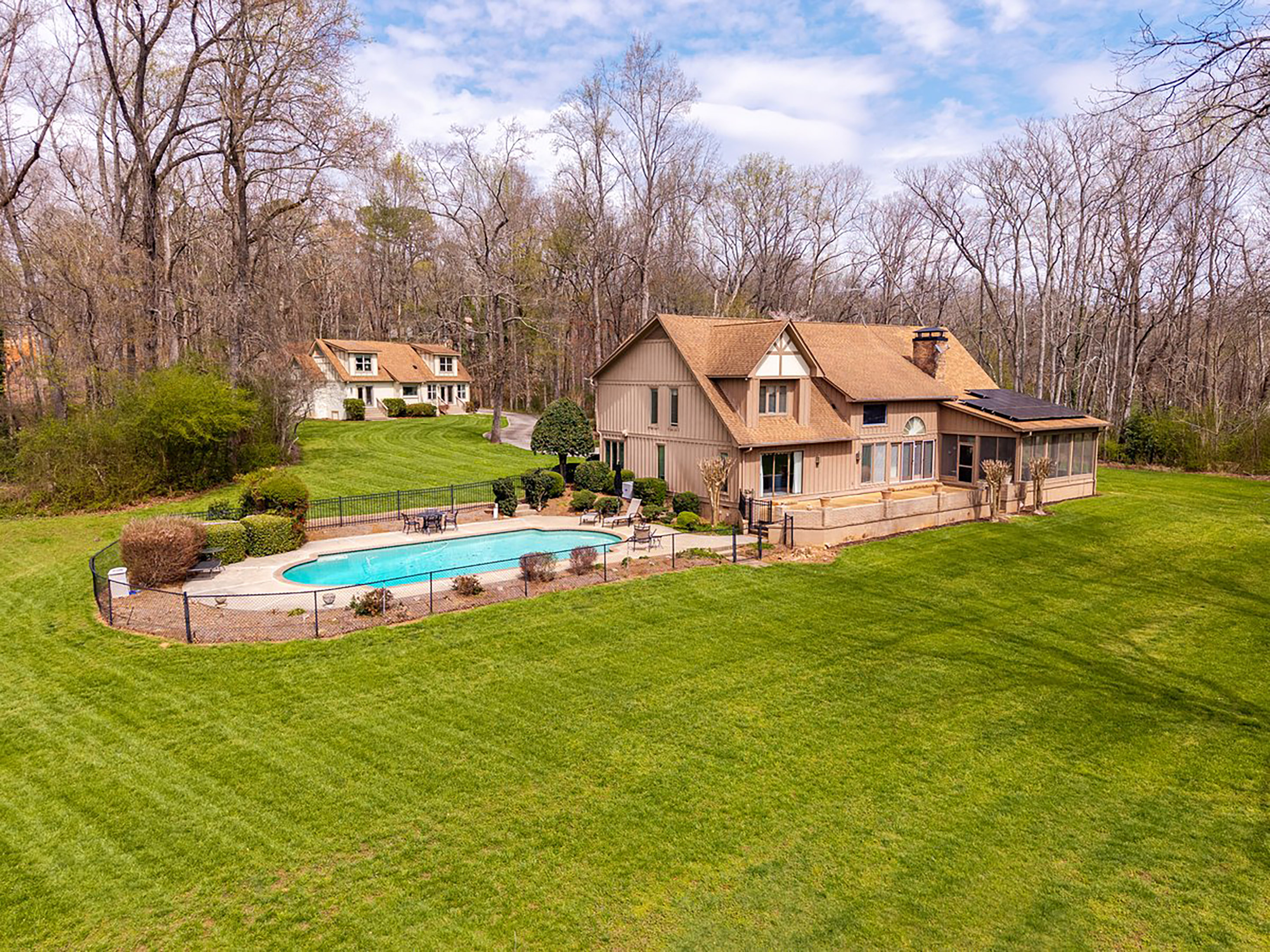  Lakefront Estate with Private Dock, Guest Home and Pool - 物件實景