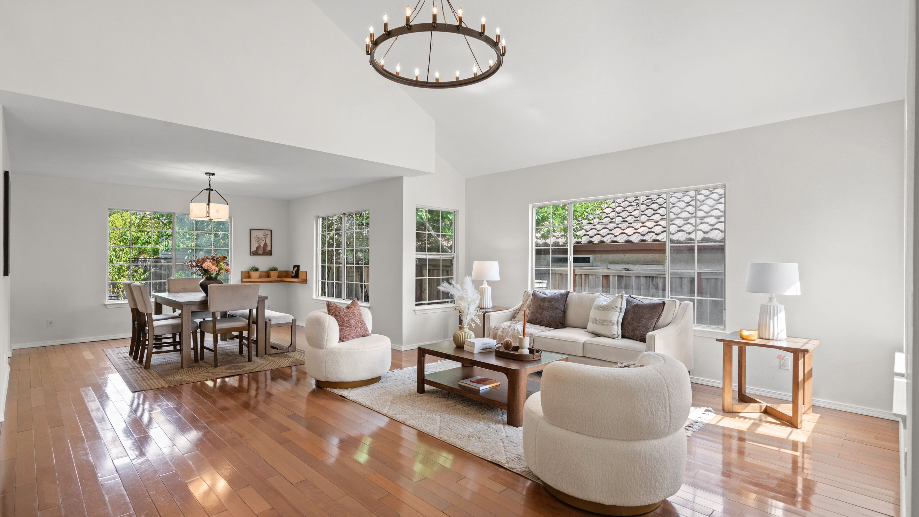  Coveted Contemporary House in Victoria Neighborhood - 物件實景