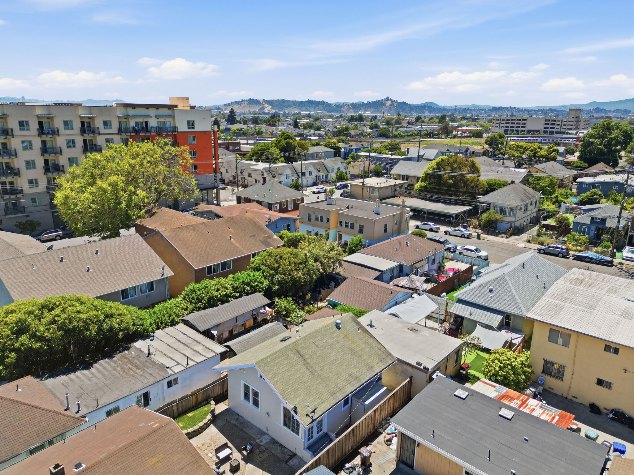 Two Detached Homes on One Lot - 物件實景