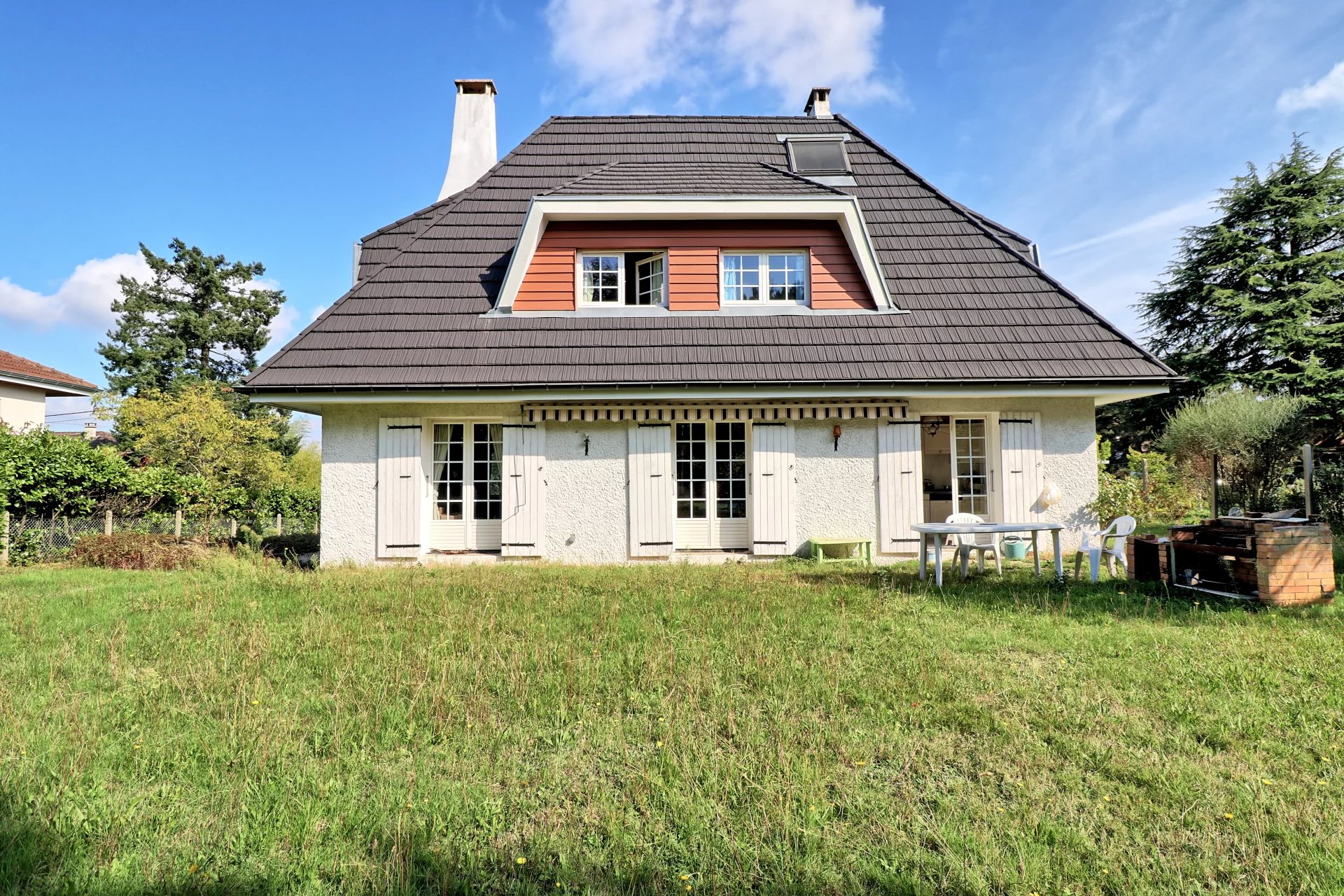 Francheville, Auvergne-Rhône-Alpes, 69340, FR, 4 Bedrooms Bedrooms, ,1 BathroomBathrooms,Residential,For Sale,1955065