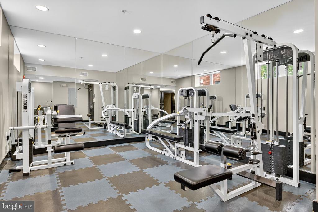 Arlington, Virginia, 22201, United States, 2 Bedrooms Bedrooms, ,2 BathroomsBathrooms,Residential,For Sale,1927773