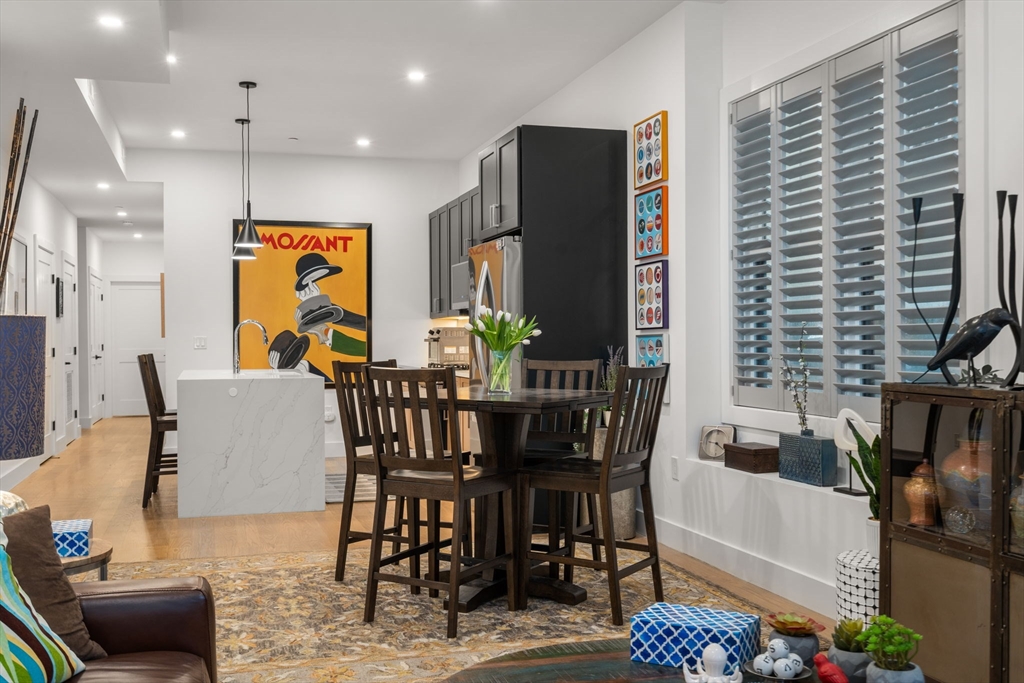 Boston, Massachusetts, 02128, United States, 2 Bedrooms Bedrooms, ,2 BathroomsBathrooms,Residential,For Sale,1940693