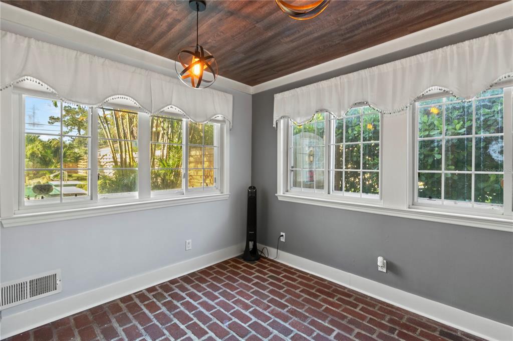 Sarasota, Florida, 34243, United States, 3 Bedrooms Bedrooms, ,3 BathroomsBathrooms,Residential,For Sale,1796778