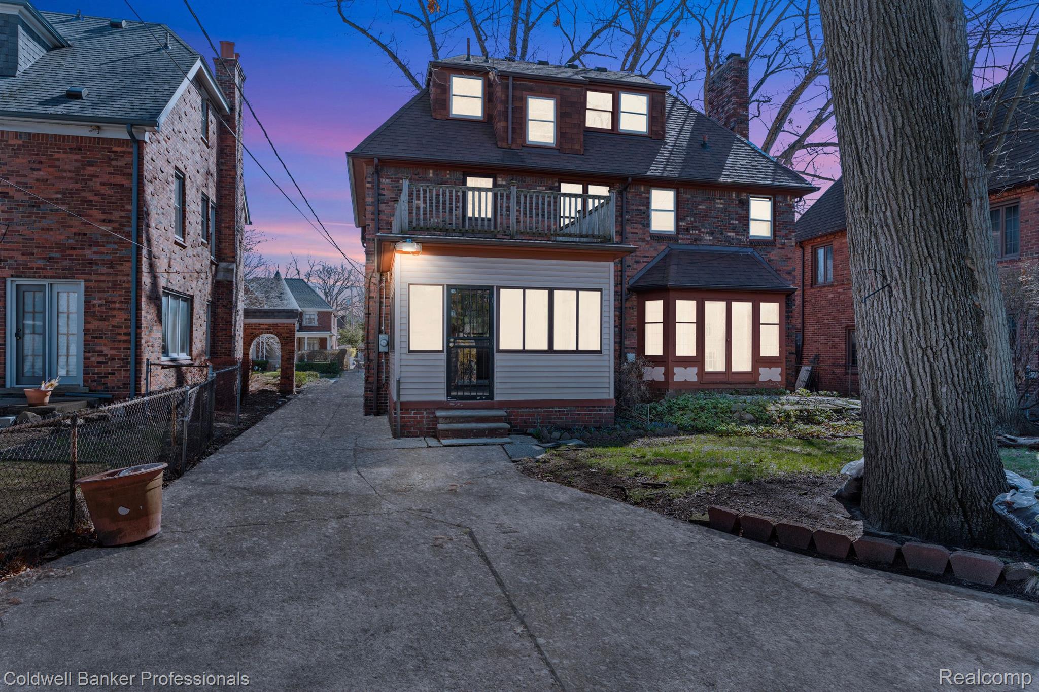 Detroit, Michigan, 48221, United States, 4 Bedrooms Bedrooms, ,5 BathroomsBathrooms,Residential,For Sale,1947184