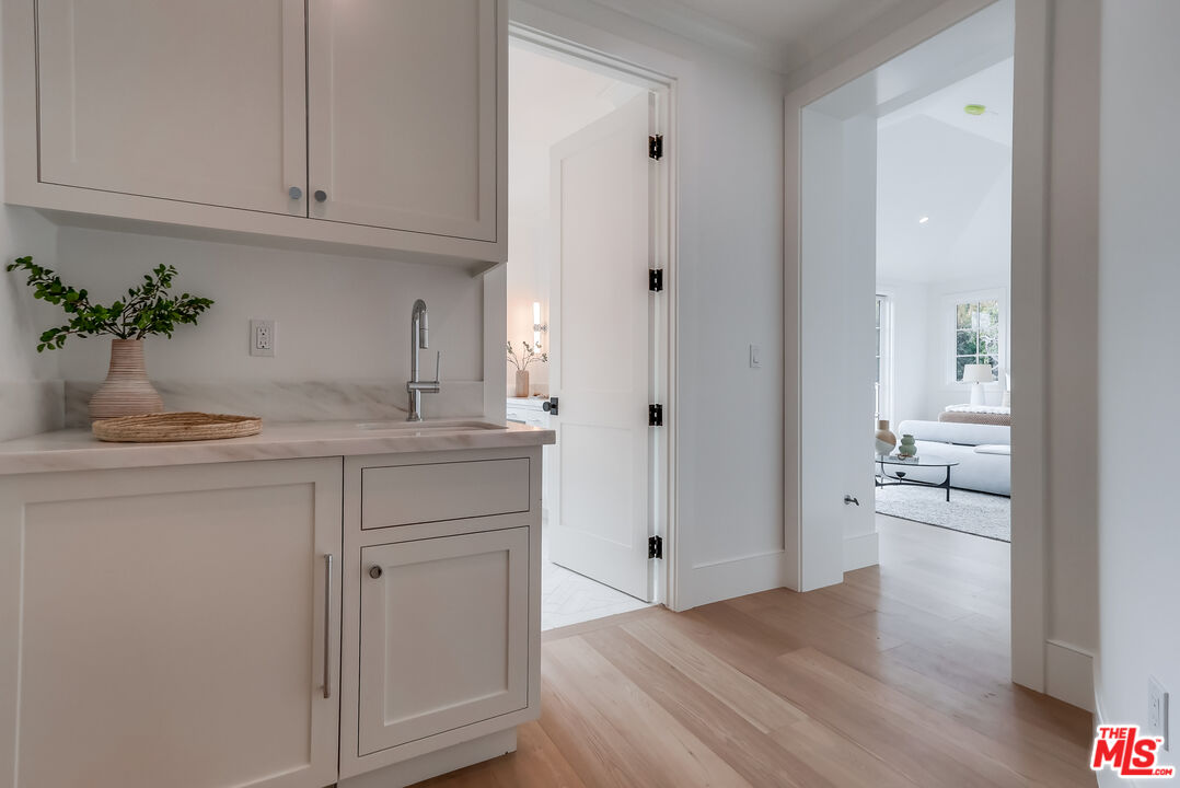 Los Angeles, California, 90049, United States, 7 Bedrooms Bedrooms, ,4 BathroomsBathrooms,Residential,For Sale,1912461