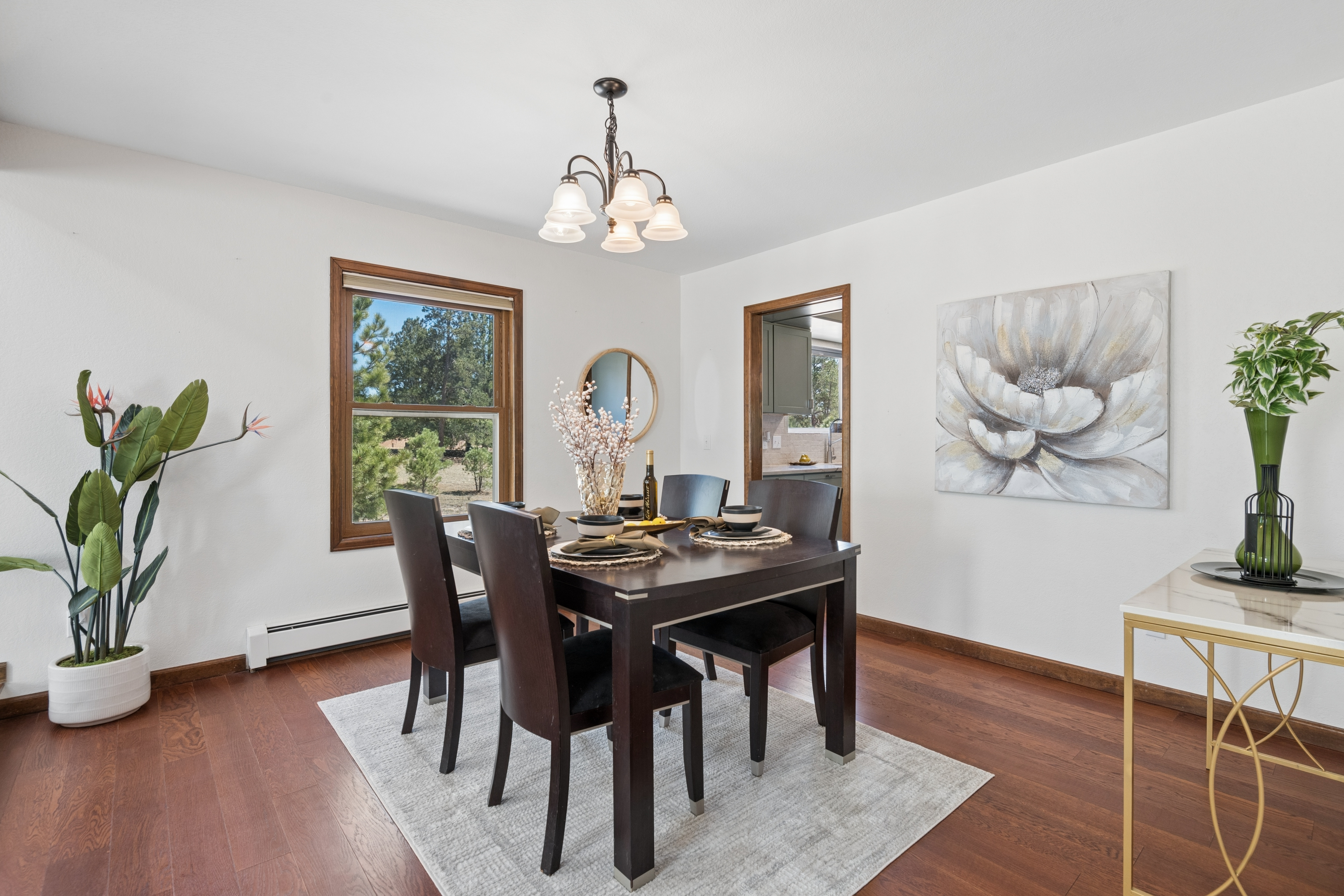  Set behind a gated entry on two and a half wooded acres - 物件實景