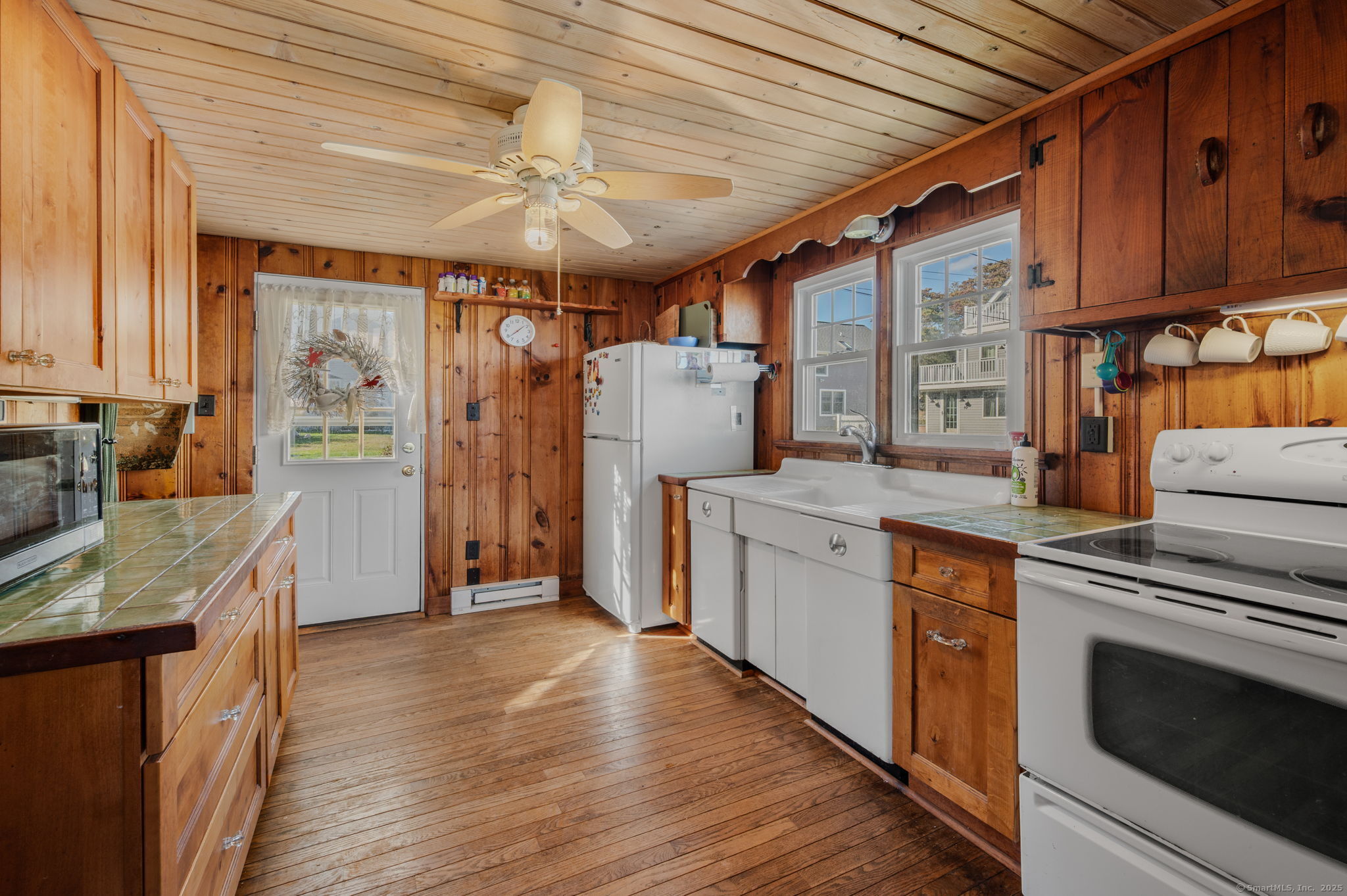 East Lyme, Connecticut, 06357, United States, 3 Bedrooms Bedrooms, ,1 BathroomBathrooms,Residential,For Sale,1987799