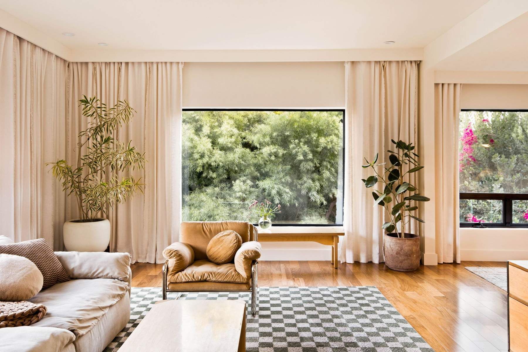  3818 Roderick Road - 物件實景