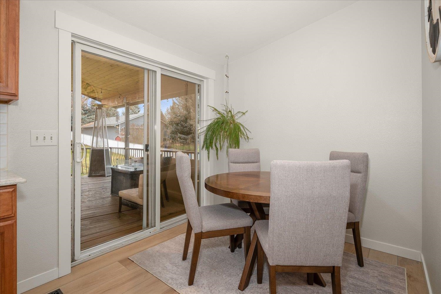 Colbert, Washington, 99005, United States, 5 Bedrooms Bedrooms, ,3 BathroomsBathrooms,Residential,For Sale,1998044