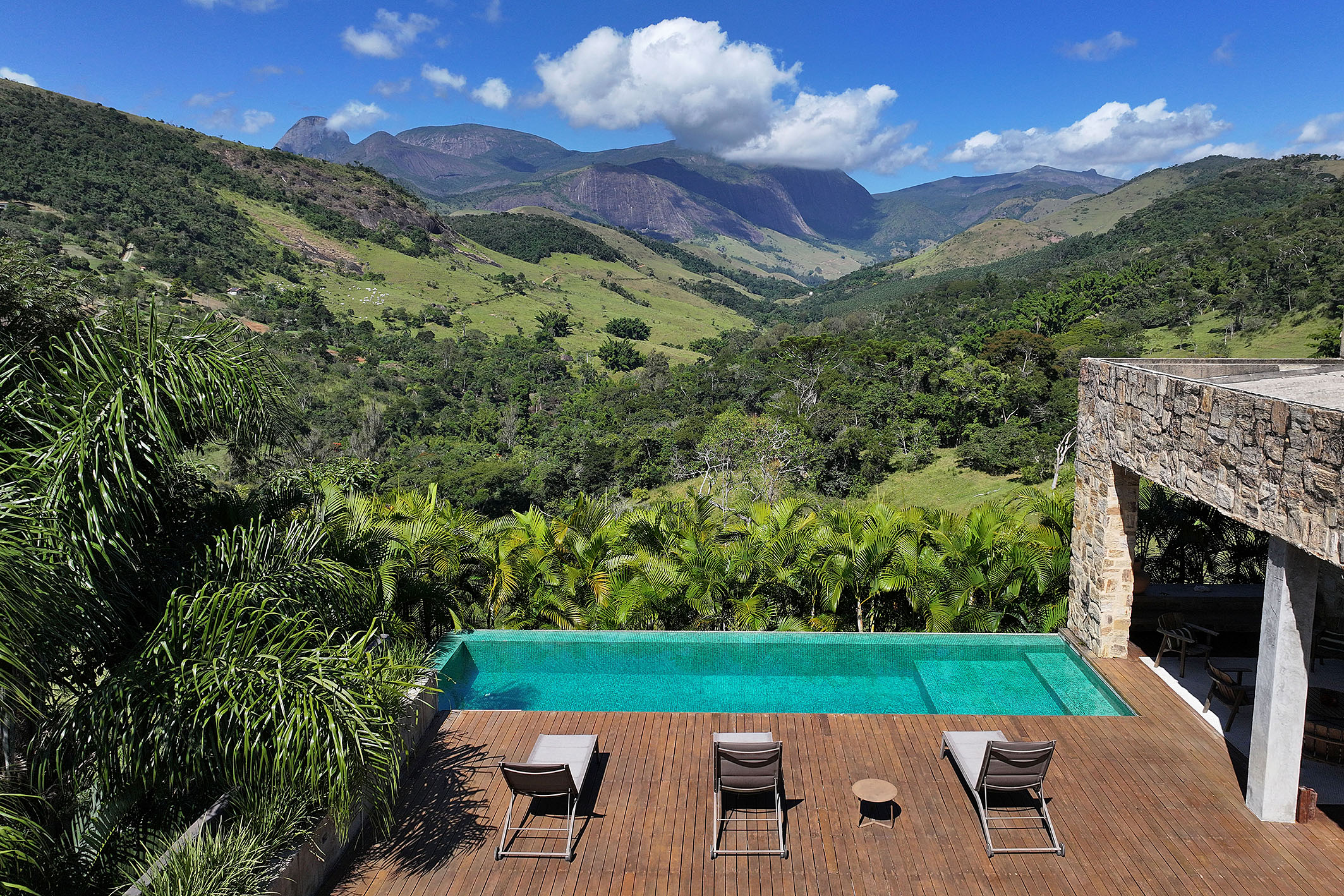  Contemporary estate immersed in nature with panoramic lake views - 物件實景