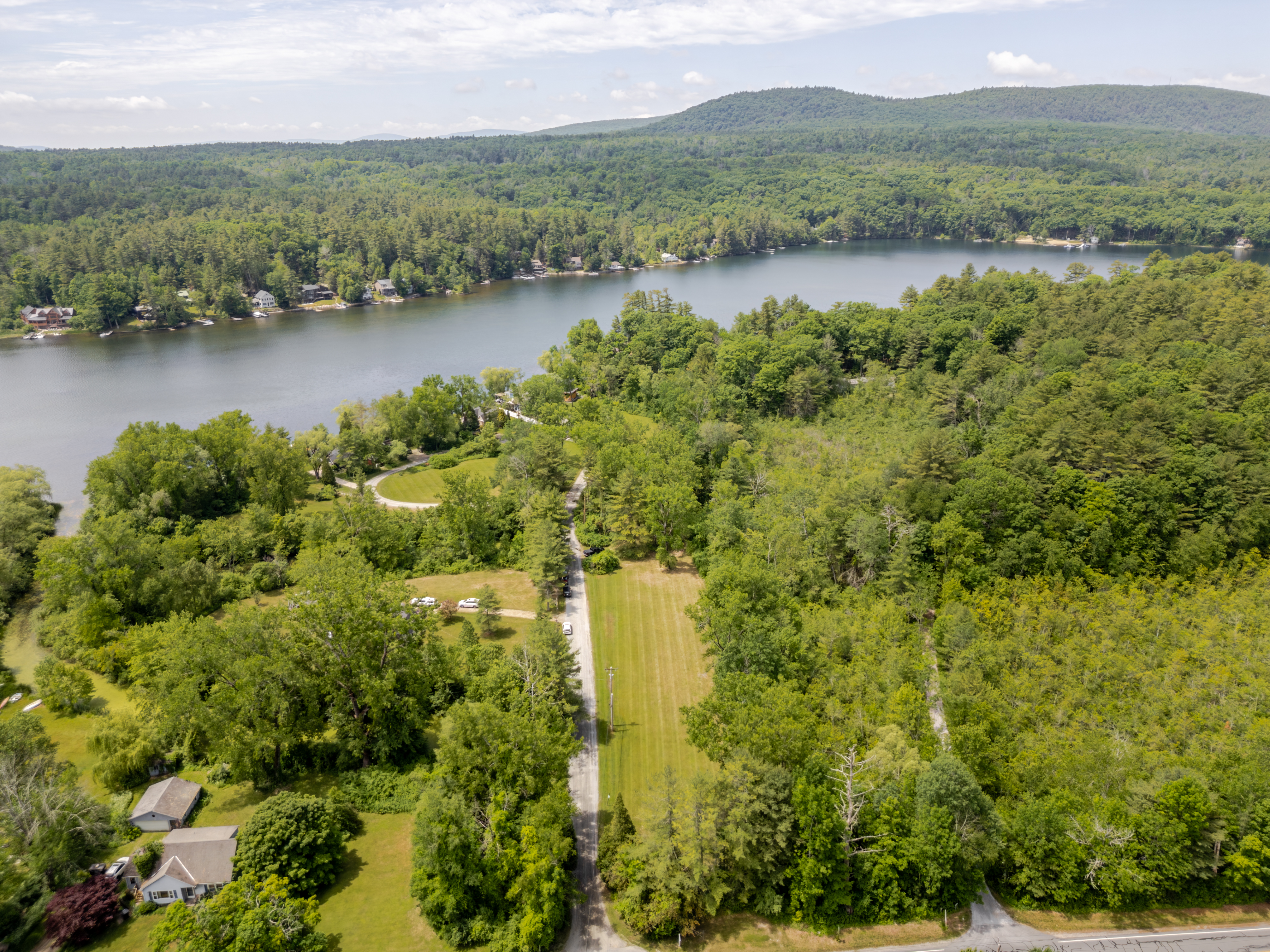  Berkshire Lakeside Living: 2-Acres and a Cottage by the Lake - 物件實景