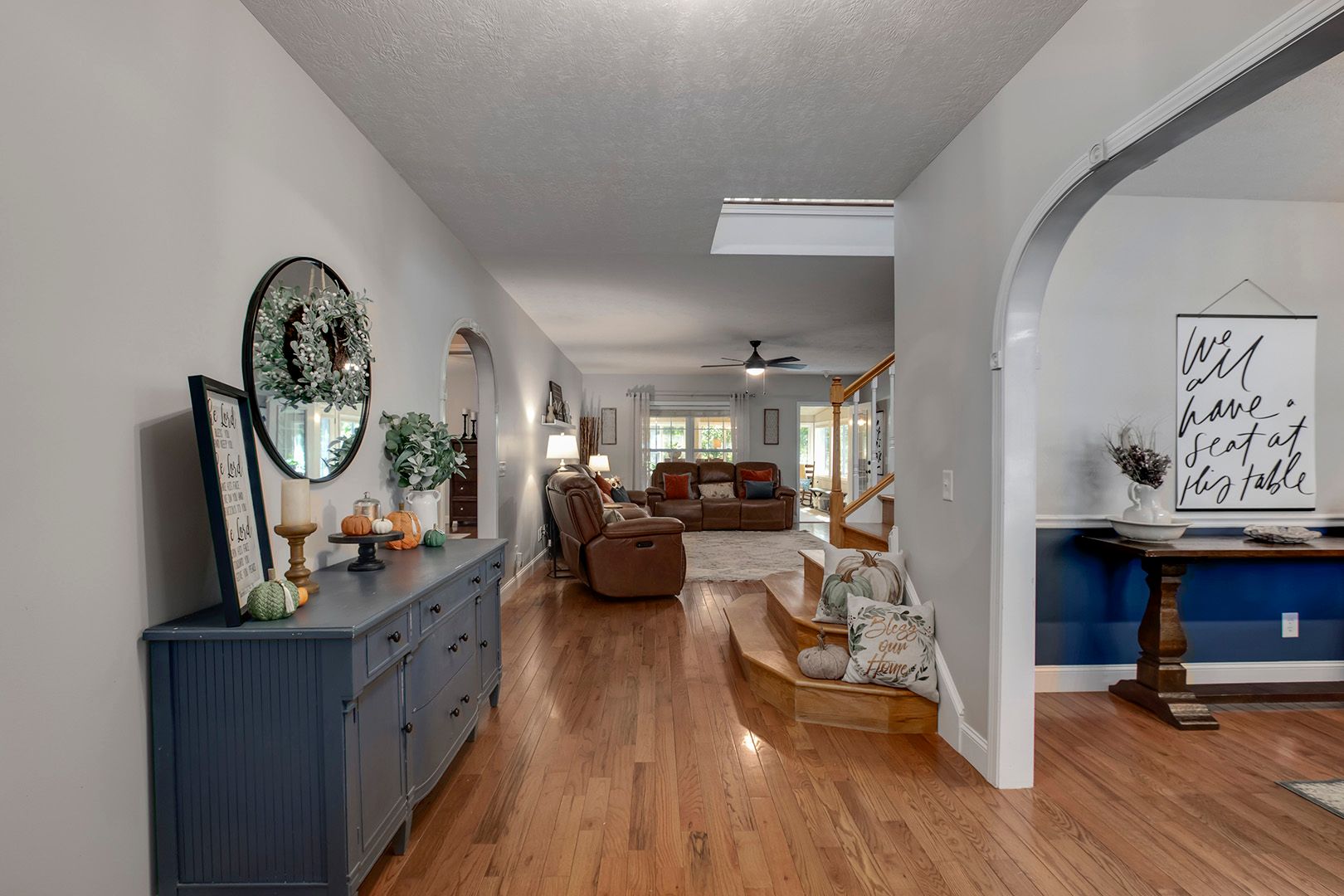 Kingston, Tennessee, 37763, United States, 5 Bedrooms Bedrooms, ,5 BathroomsBathrooms,Residential,For Sale,2011404