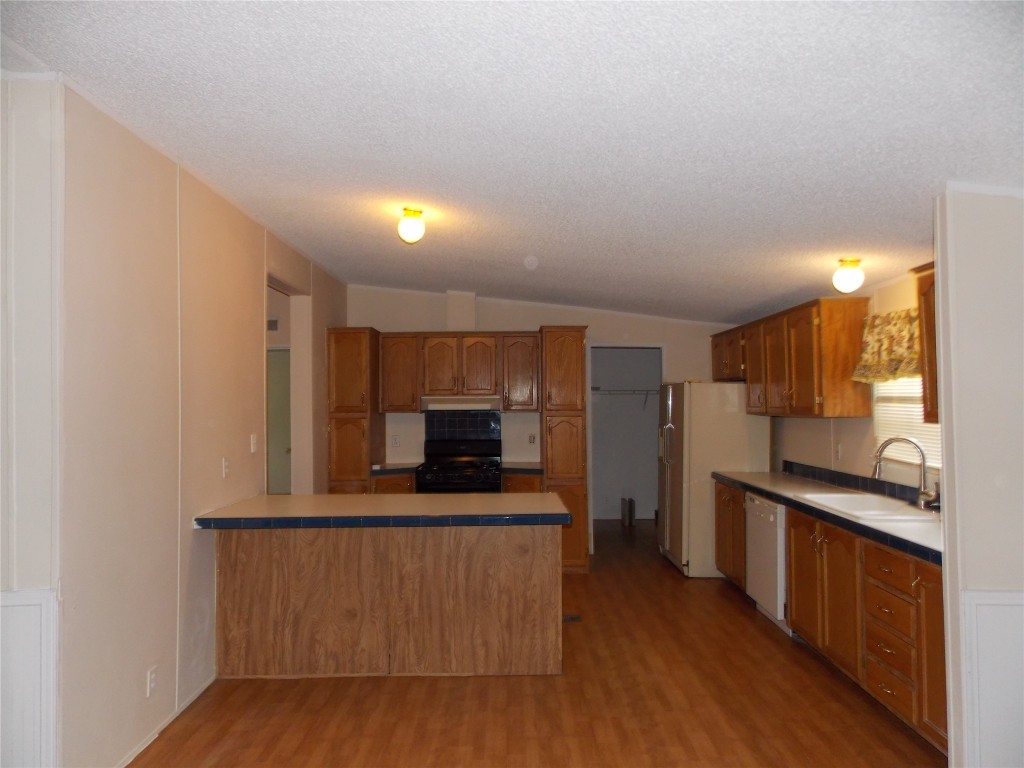 Kennedale, Texas, 76060, United States, 3 Bedrooms Bedrooms, ,2 BathroomsBathrooms,Residential,For Sale,2003458