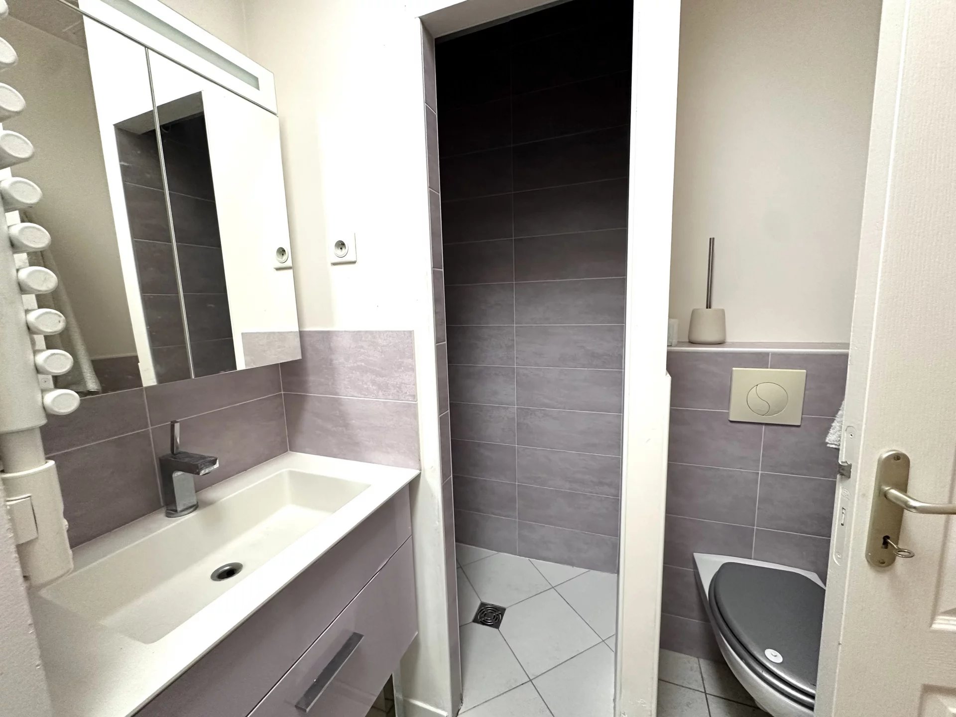 Le Vésinet, Île-de-France, 78110, FR, 2 Bedrooms Bedrooms, ,3 BathroomsBathrooms,Residential,For Sale,1994805