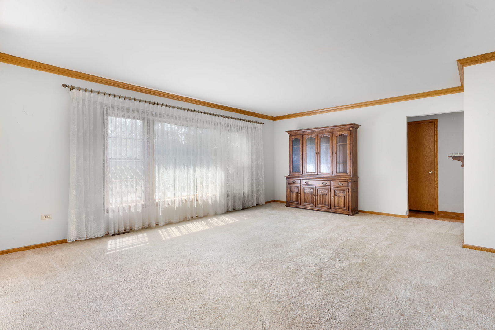 Palatine, Illinois, 60067, United States, 5 Bedrooms Bedrooms, ,3 BathroomsBathrooms,Residential,For Sale,1901159