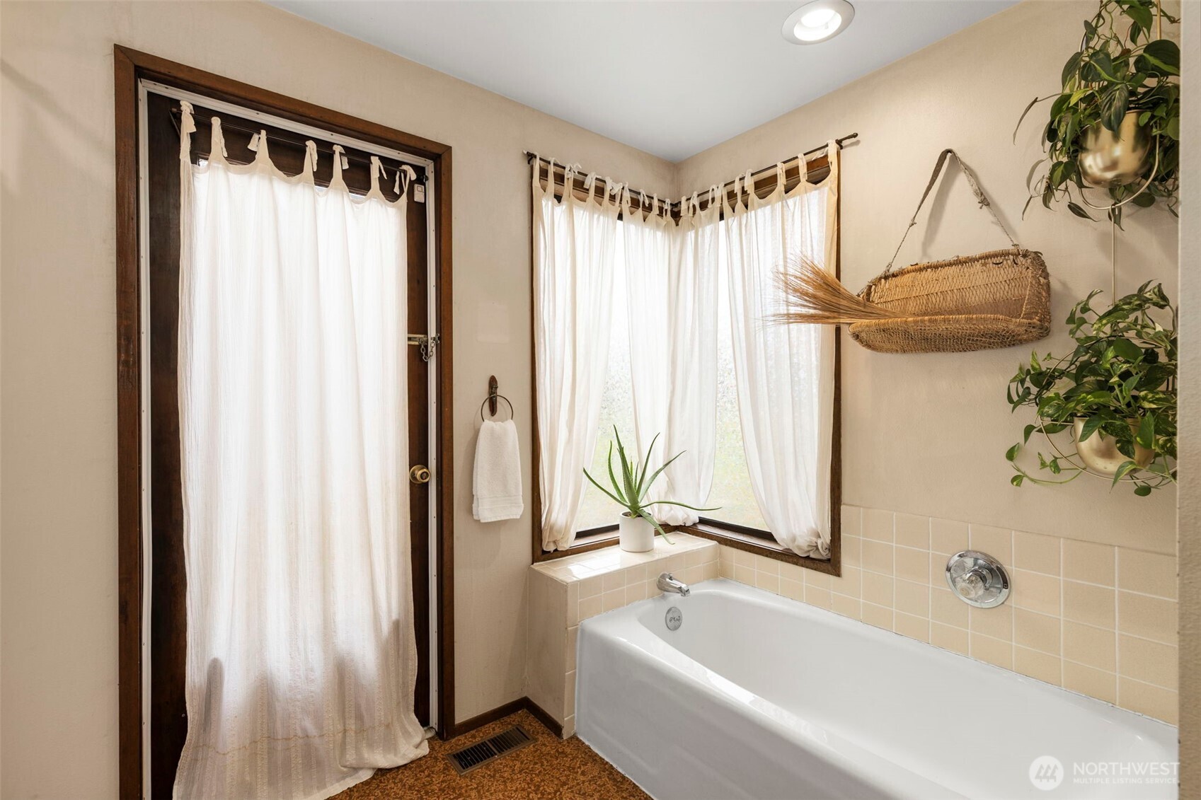 Sequim, Washington, 98382, United States, 3 Bedrooms Bedrooms, ,2 BathroomsBathrooms,Residential,For Sale,2003241