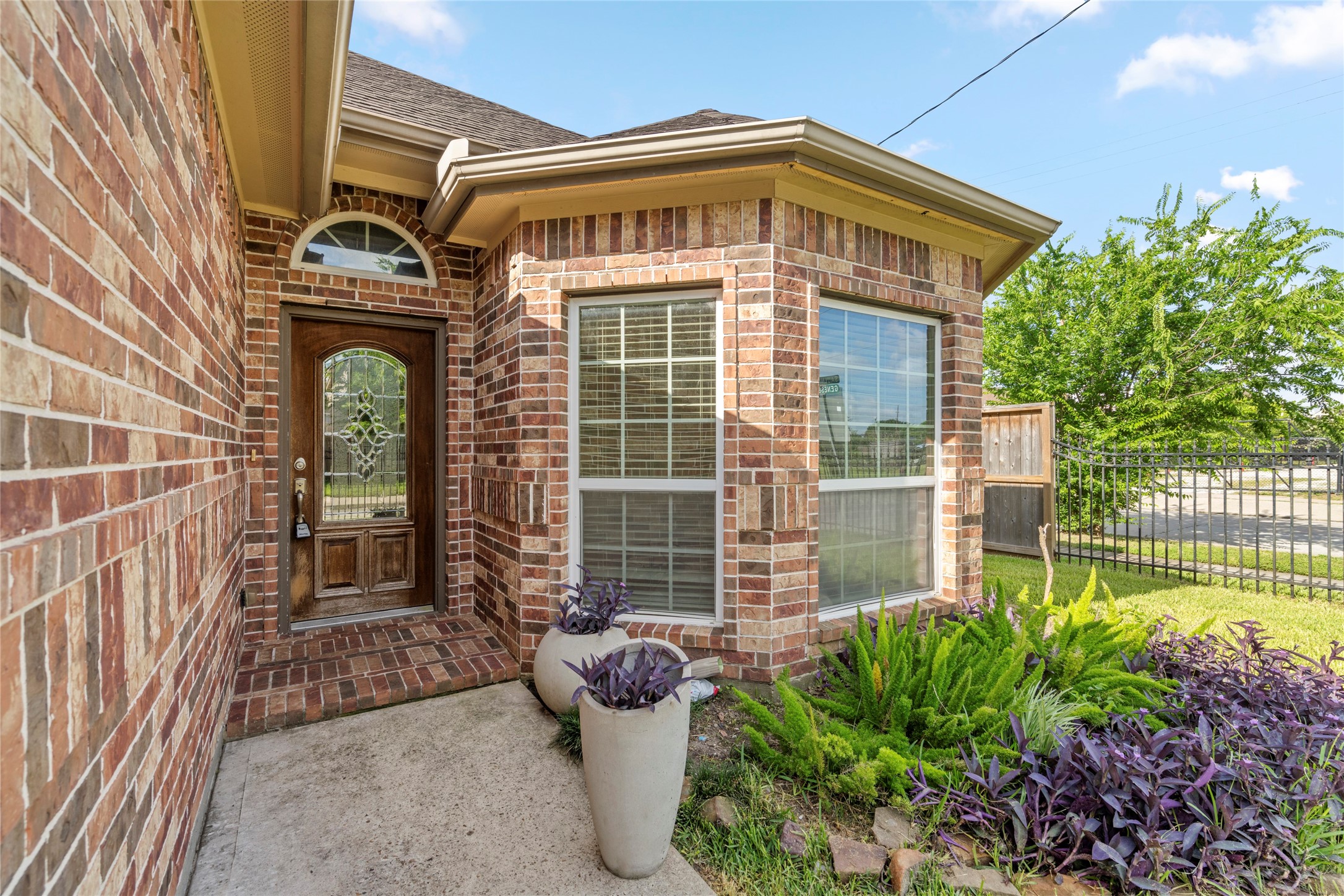  1613 Saulnier Street - 物件實景
