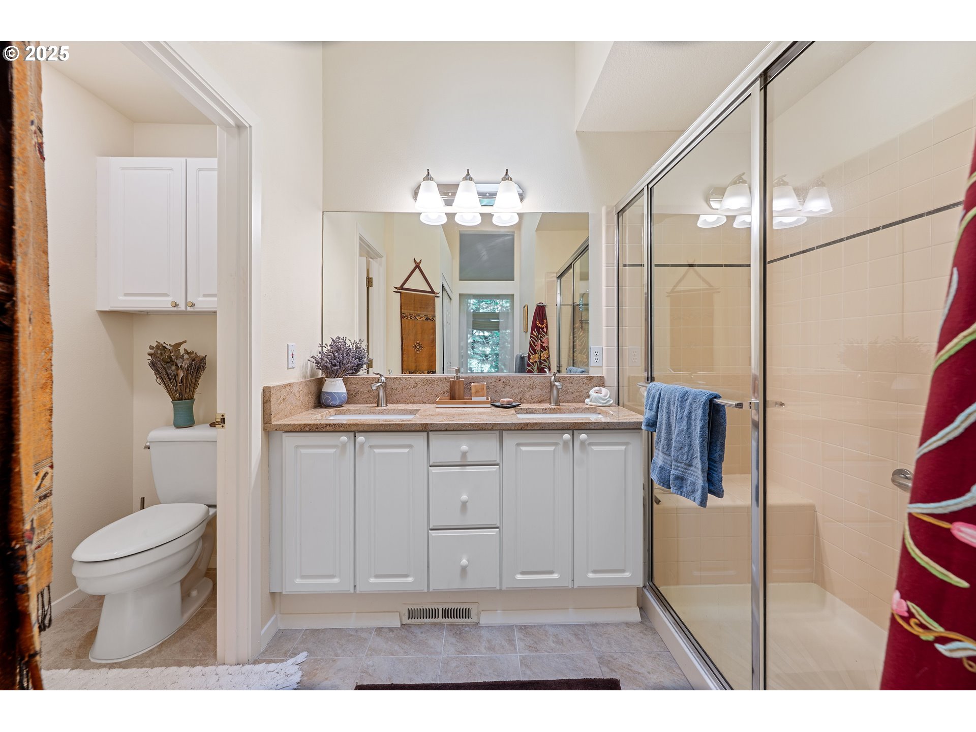 Portland, Oregon, 97229, United States, 2 Bedrooms Bedrooms, ,2 BathroomsBathrooms,Residential,For Sale,1925934