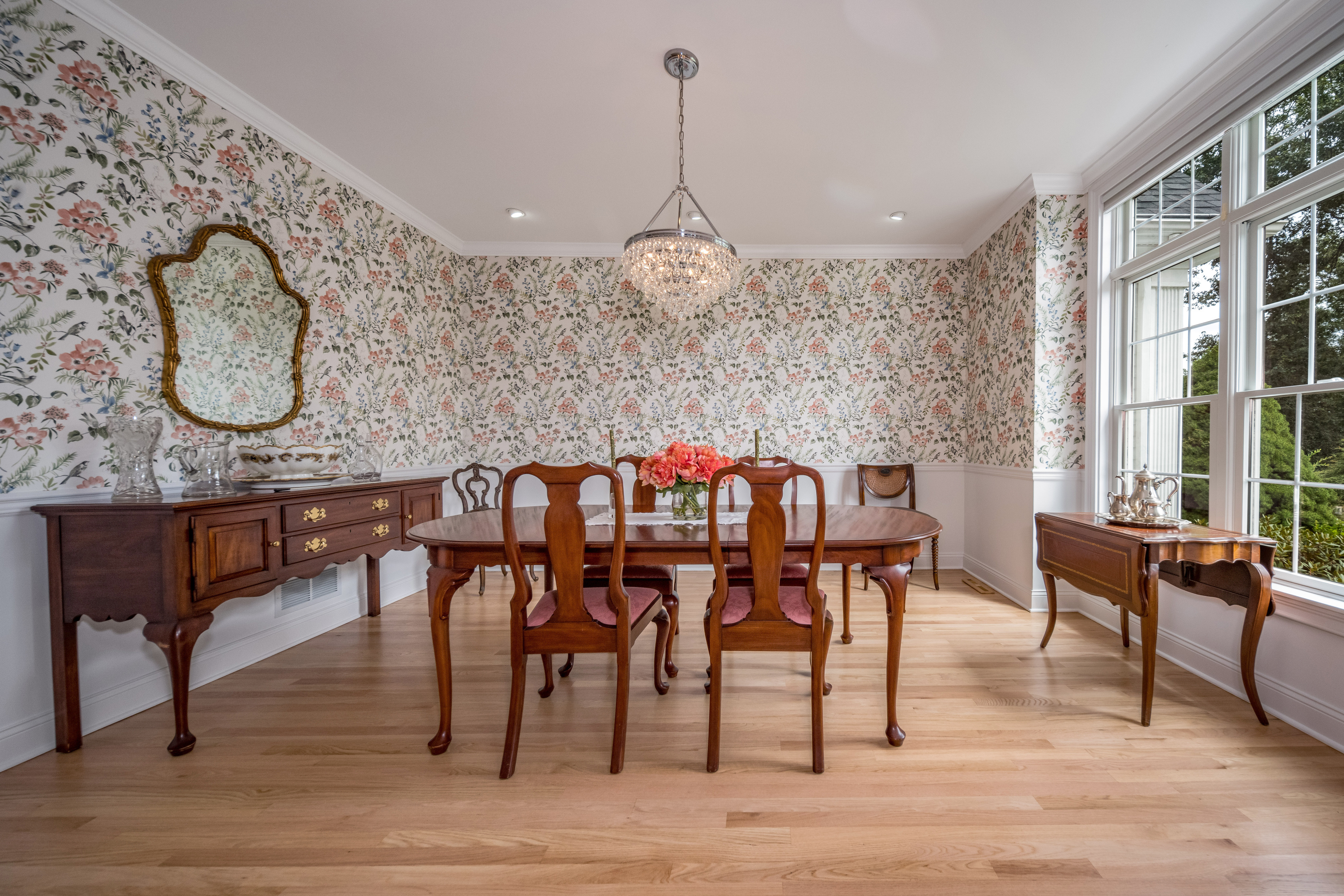  Meticulously Renovated Colonial is Coastal Sophistication - 物件實景