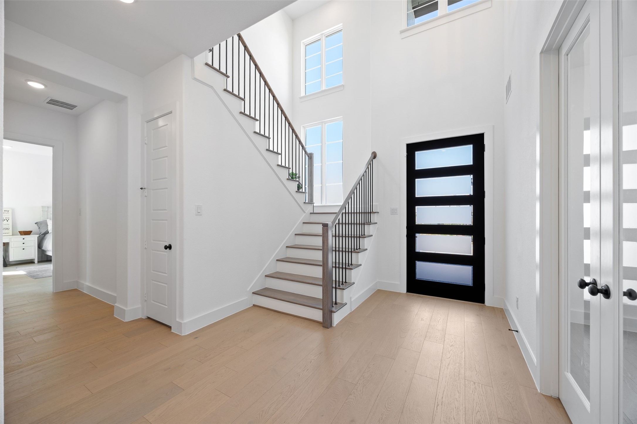 Arlington, Texas, 76005, United States, 4 Bedrooms Bedrooms, ,5 BathroomsBathrooms,Residential,For Sale,1963116