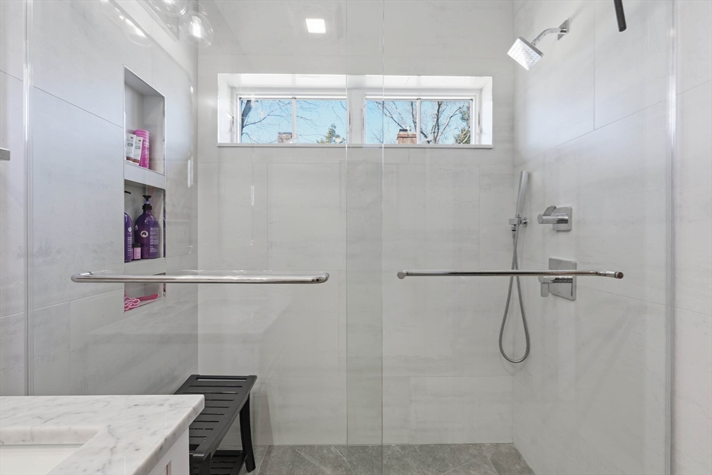 Wakefield, Massachusetts, 01880, United States, 2 Bedrooms Bedrooms, ,3 BathroomsBathrooms,Residential,For Sale,2036926