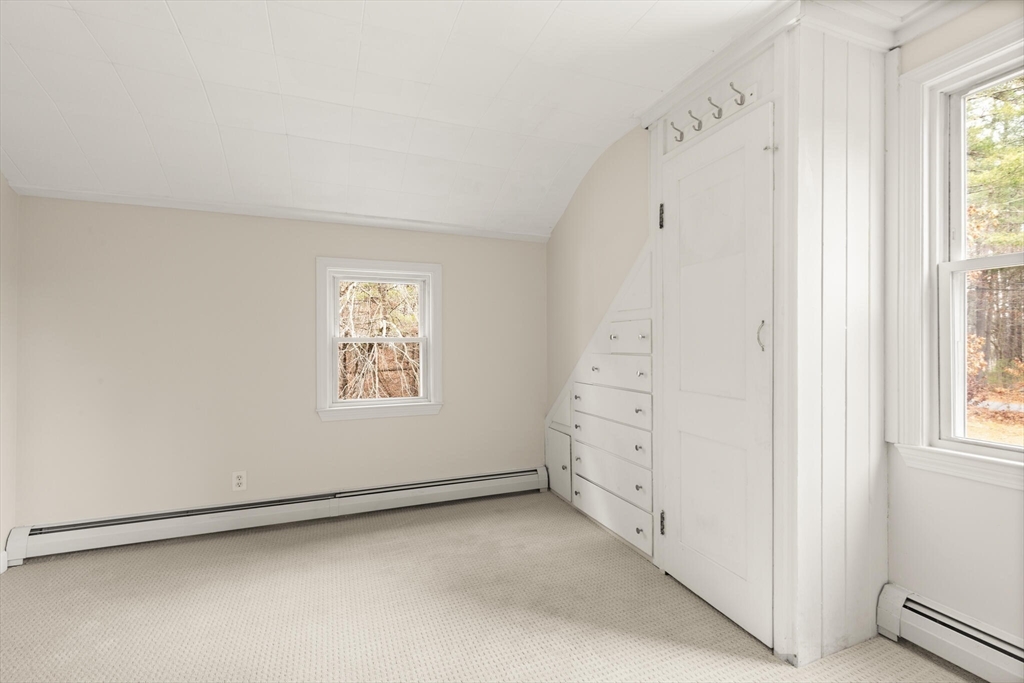 Dunstable, Massachusetts, 01827, United States, 4 Bedrooms Bedrooms, ,2 BathroomsBathrooms,Residential,For Sale,2001941