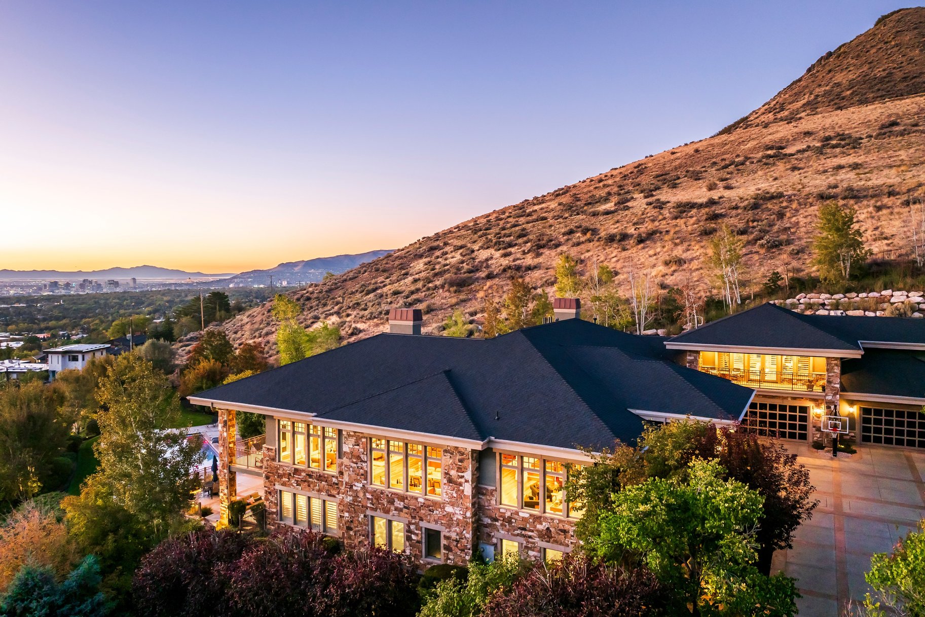  Timeless East Bench Craftsman Estate with Gated Entry, Expansive Light and Views - 物件實景