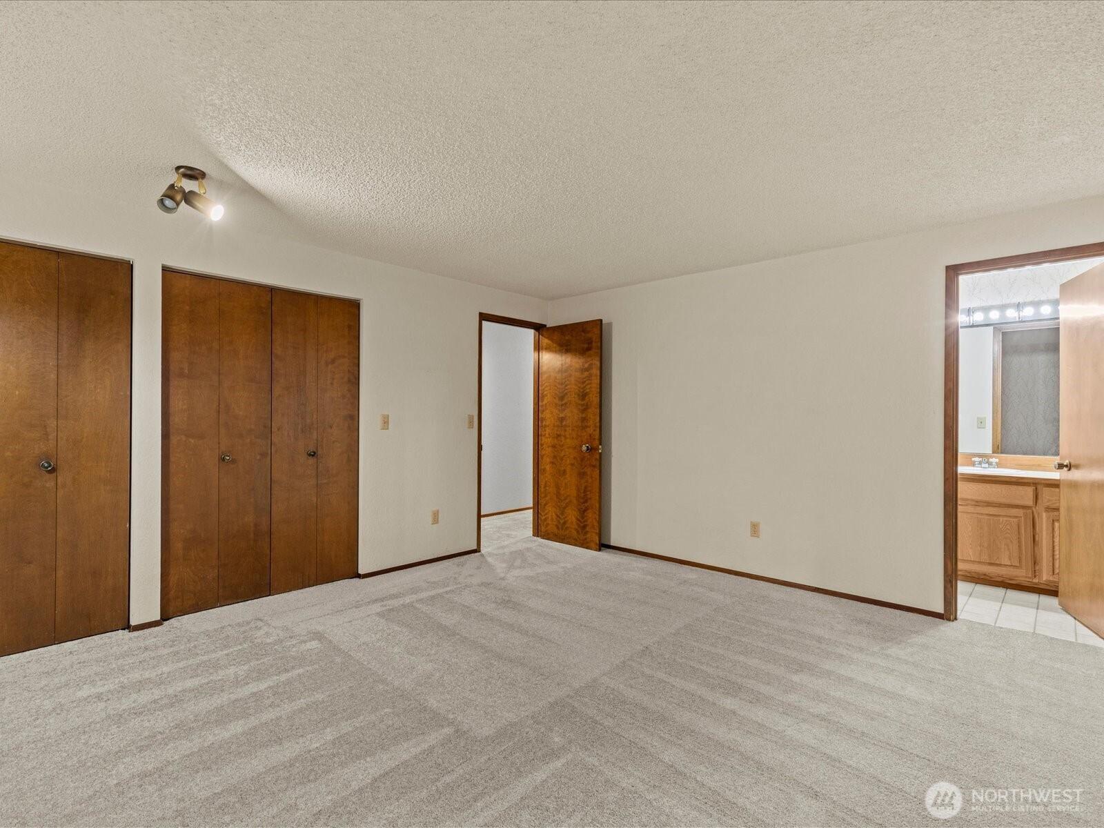 KENT, Washington, 98042, United States, 4 Bedrooms Bedrooms, ,3 BathroomsBathrooms,Residential,For Sale,2001779