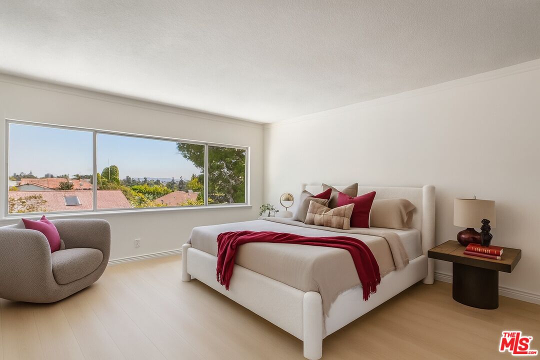 Los Angeles, California, 90027, United States, 4 Bedrooms Bedrooms, ,4 BathroomsBathrooms,Residential,For Sale,1918176