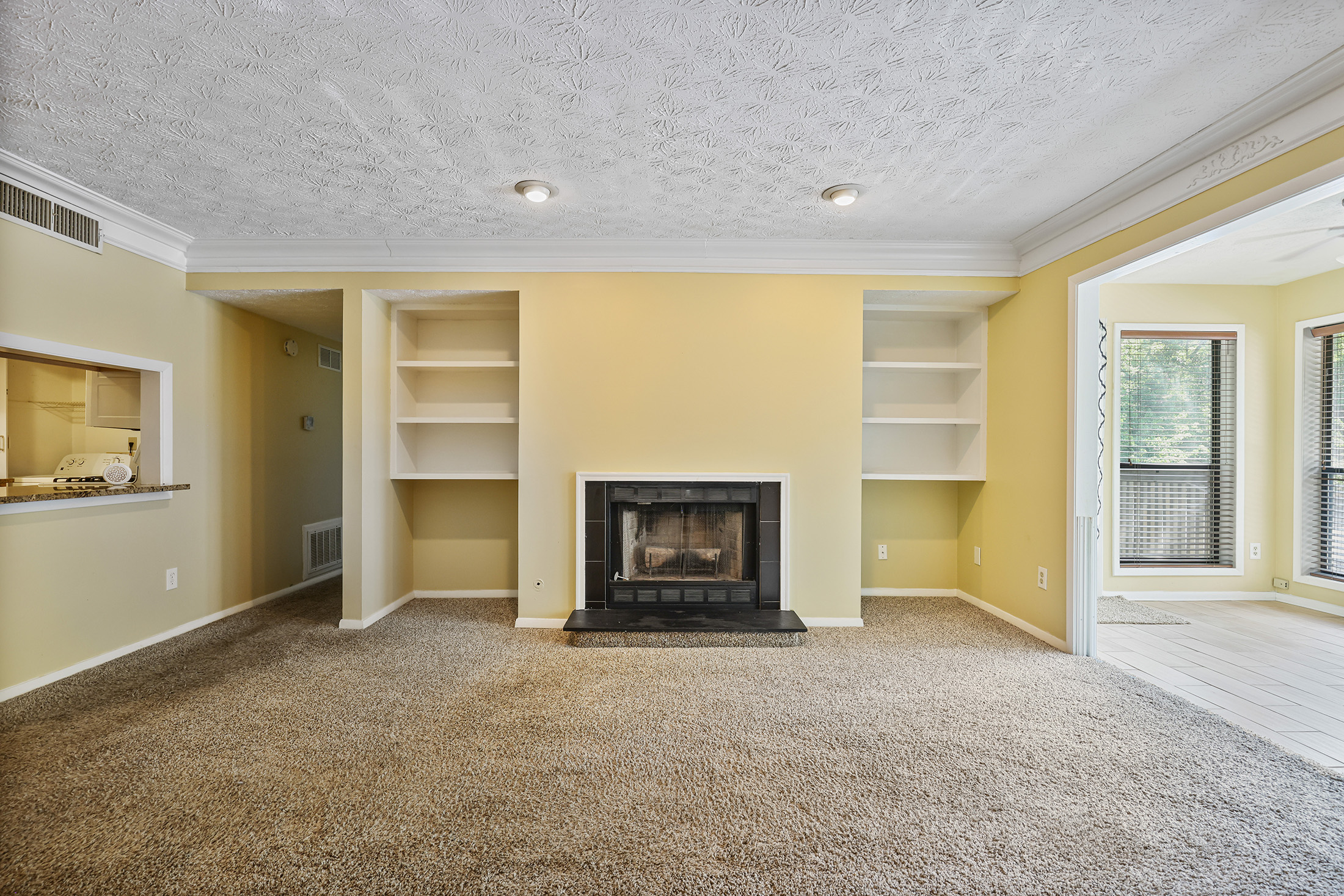  Exceptional Space and Value in Top-floor Corner Unit - 物件實景