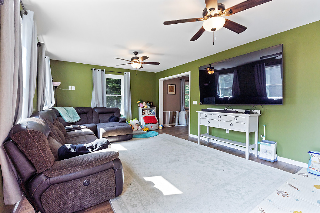 Madison, Maine, 04950, United States, 3 Bedrooms Bedrooms, ,3 BathroomsBathrooms,Residential,For Sale,1898697