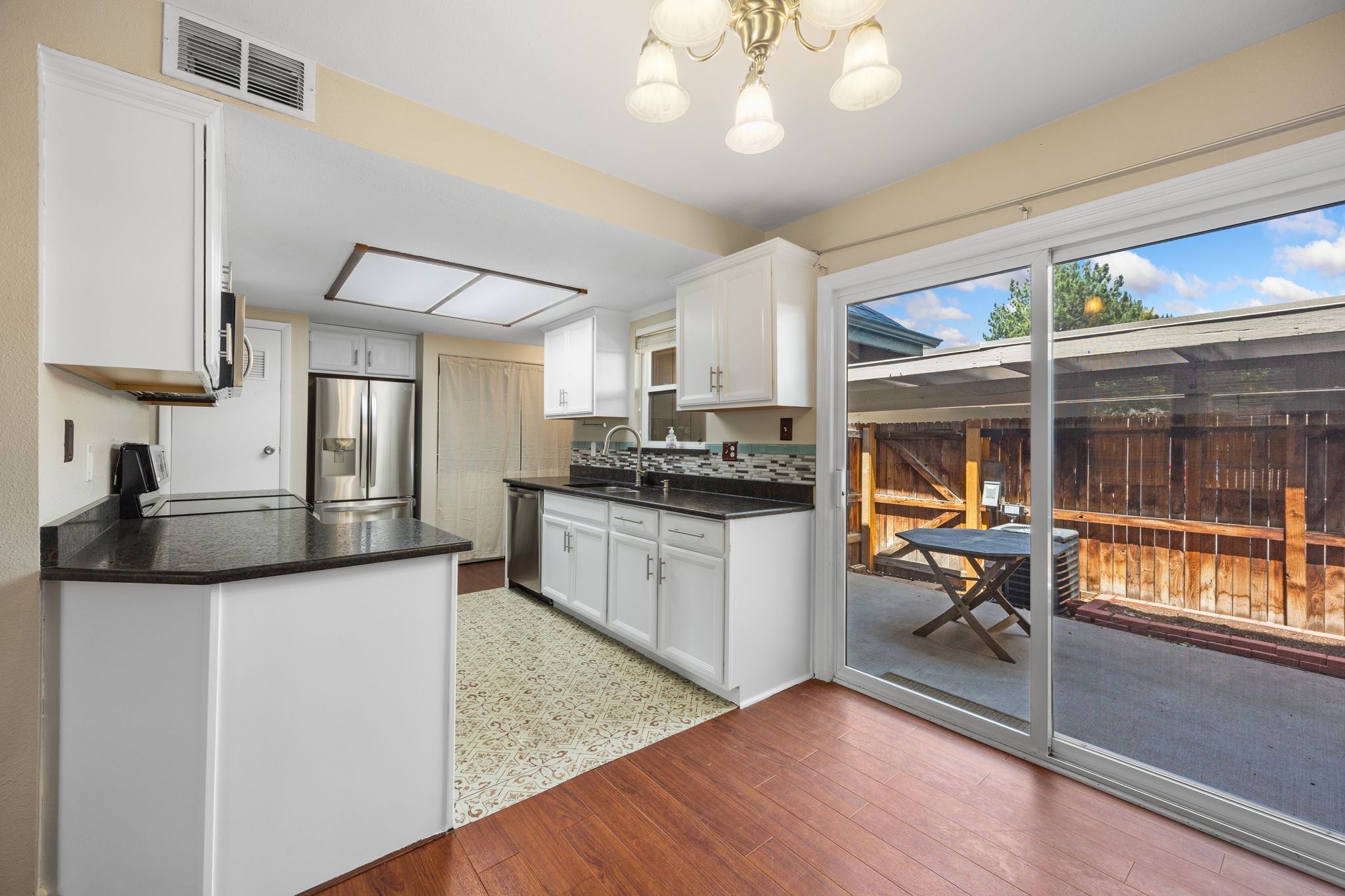  Rare 3 bed, 2 bath property in sought after Greenwood Village - 物件實景