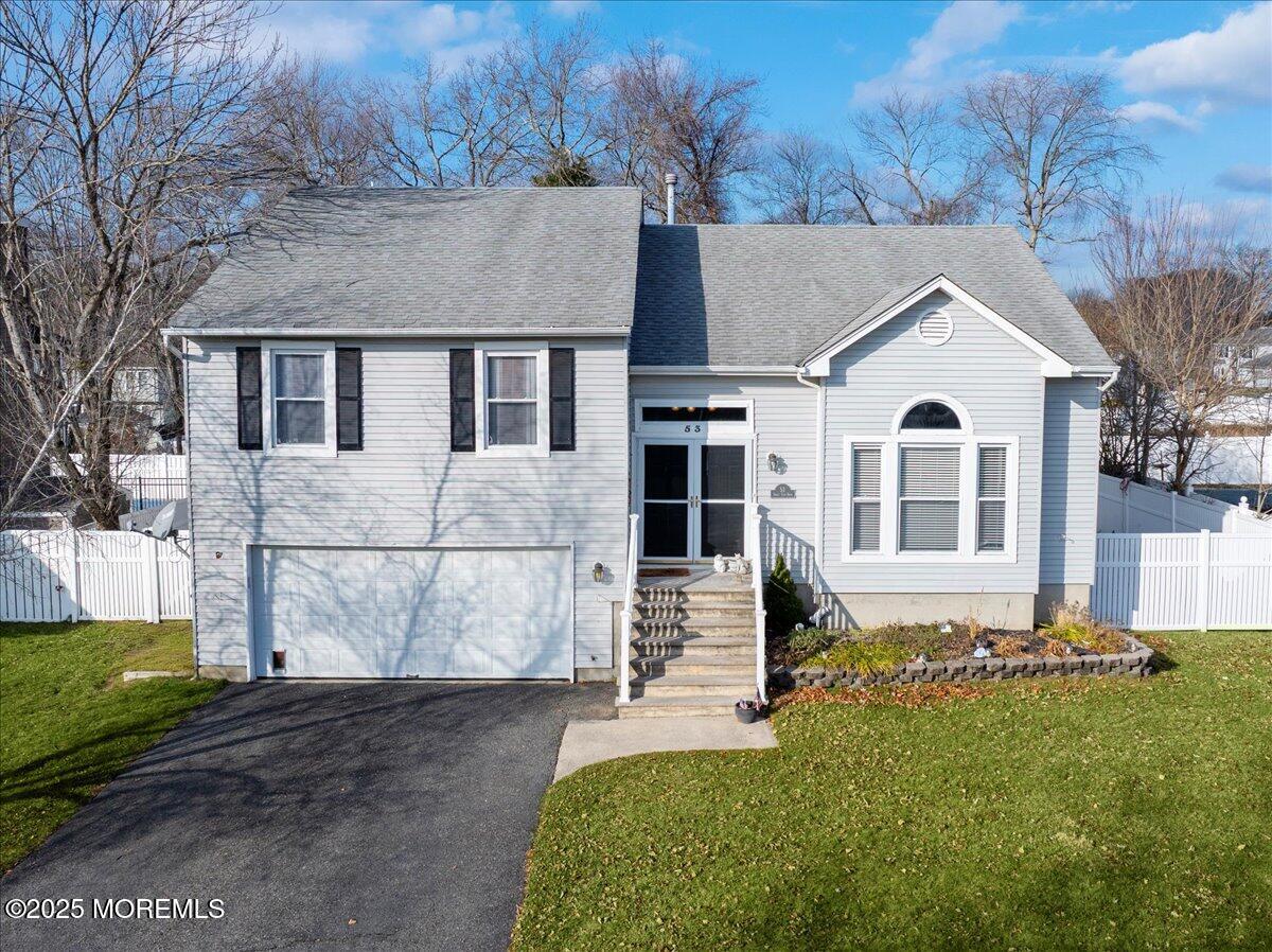 Howell, New Jersey, 07731, United States, 4 Bedrooms Bedrooms, ,3 BathroomsBathrooms,Residential,For Sale,2005606